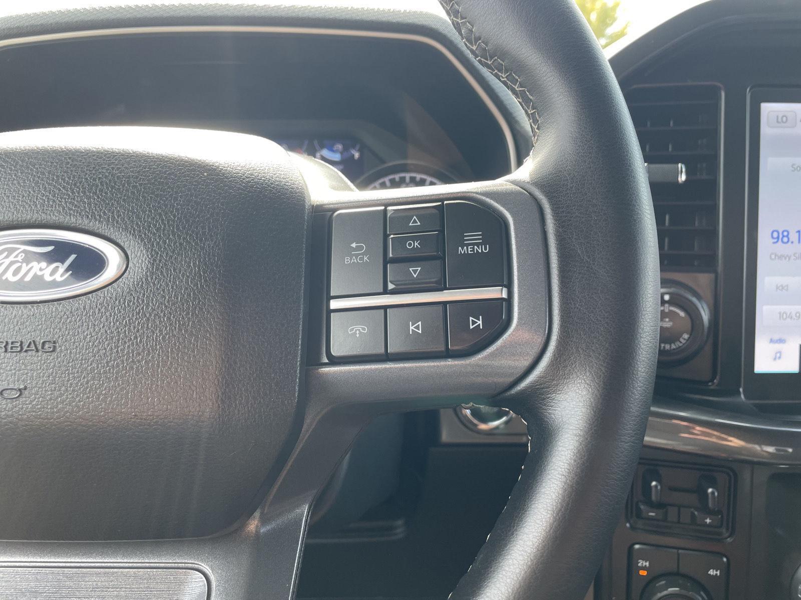 Vehicle photo 14