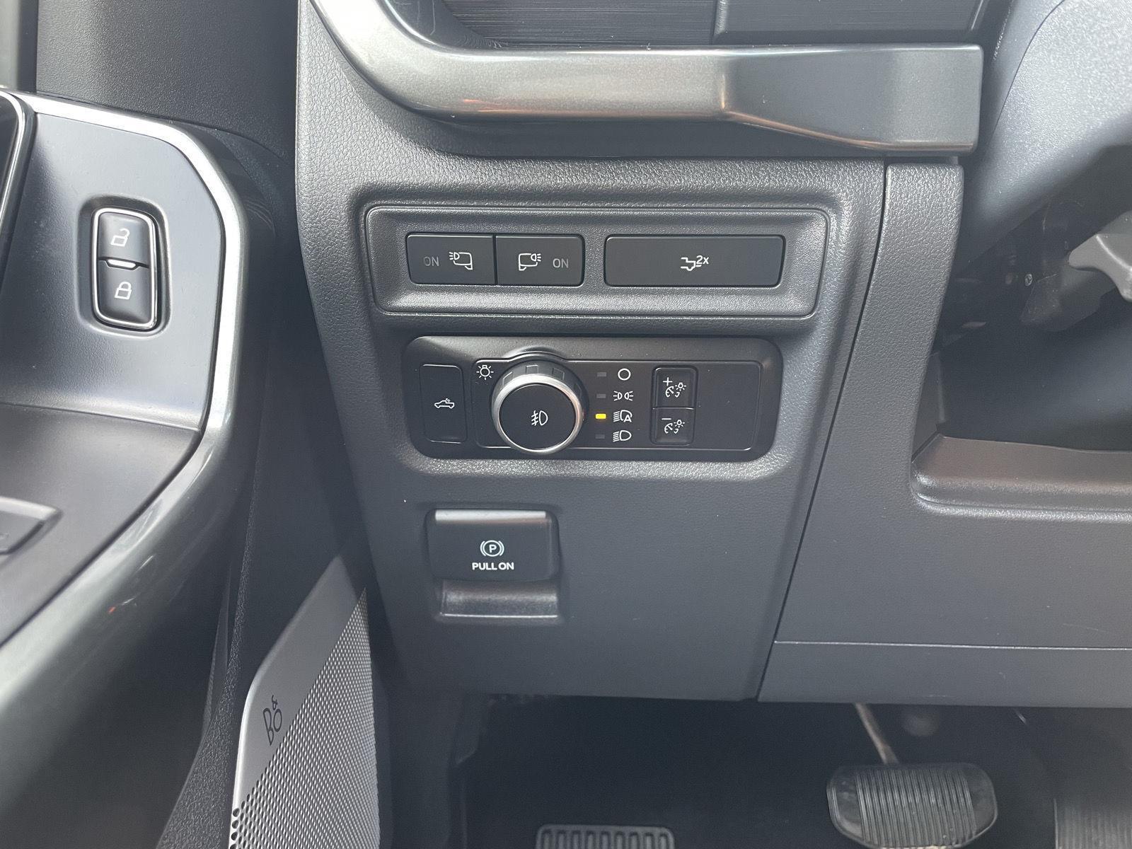 Vehicle photo 16