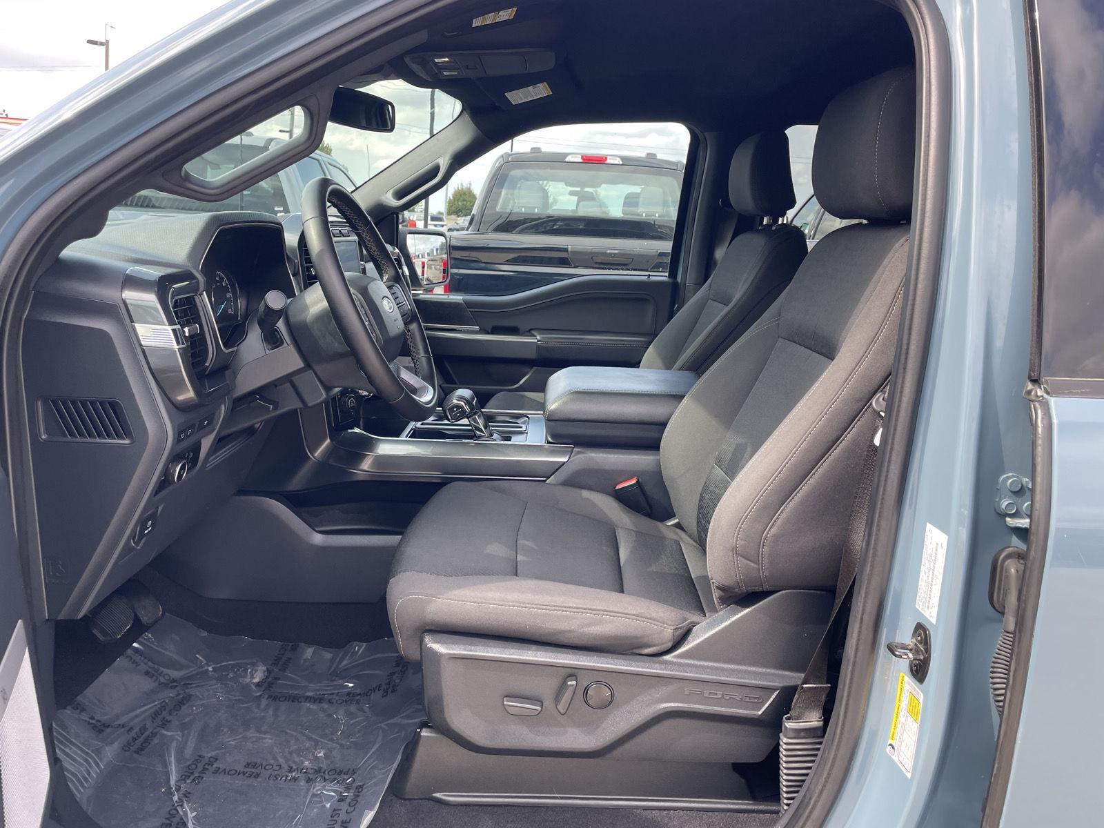 Vehicle photo 17