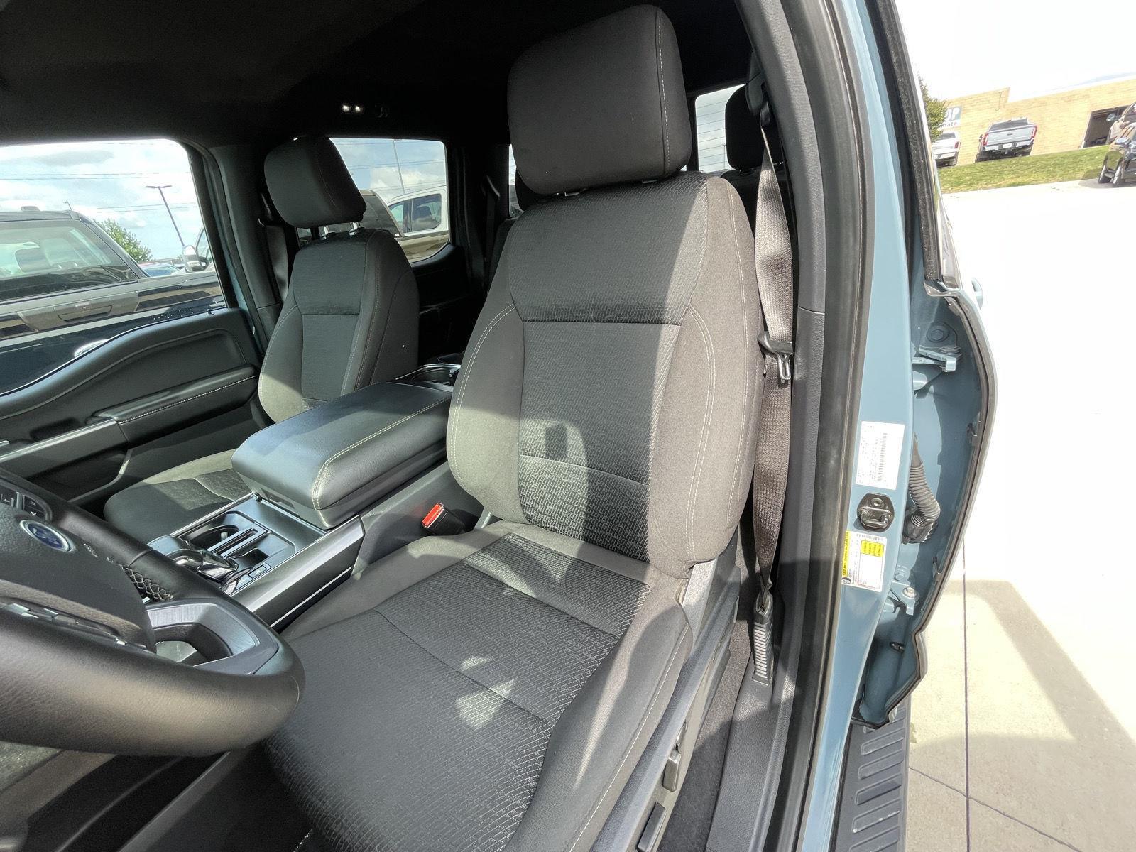 Vehicle photo 18