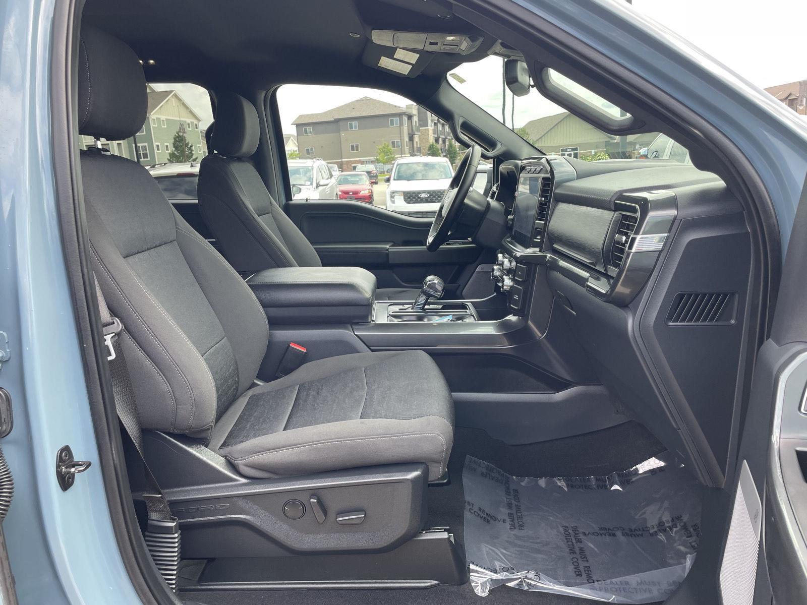 Vehicle photo 19