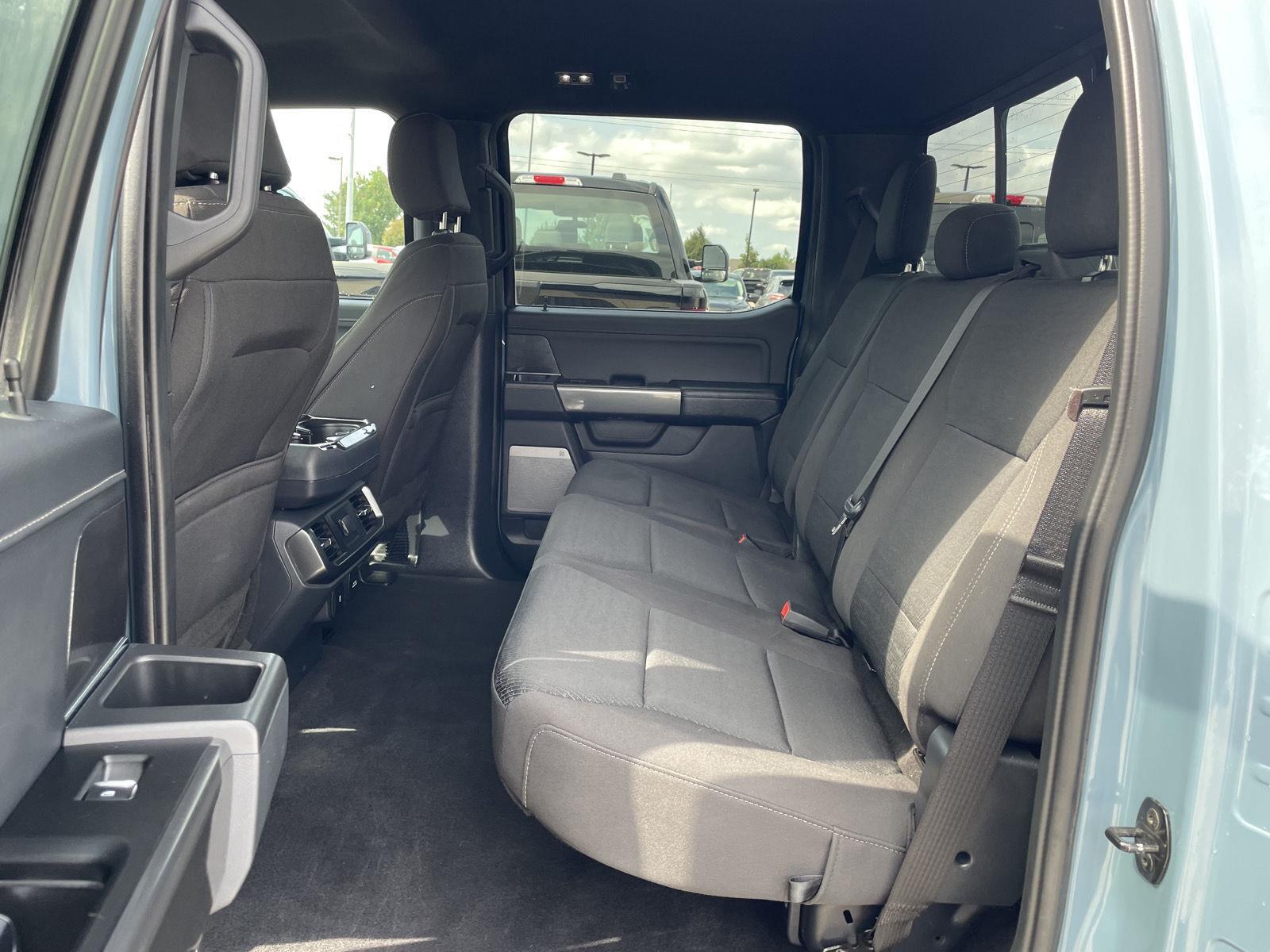 Vehicle photo 20