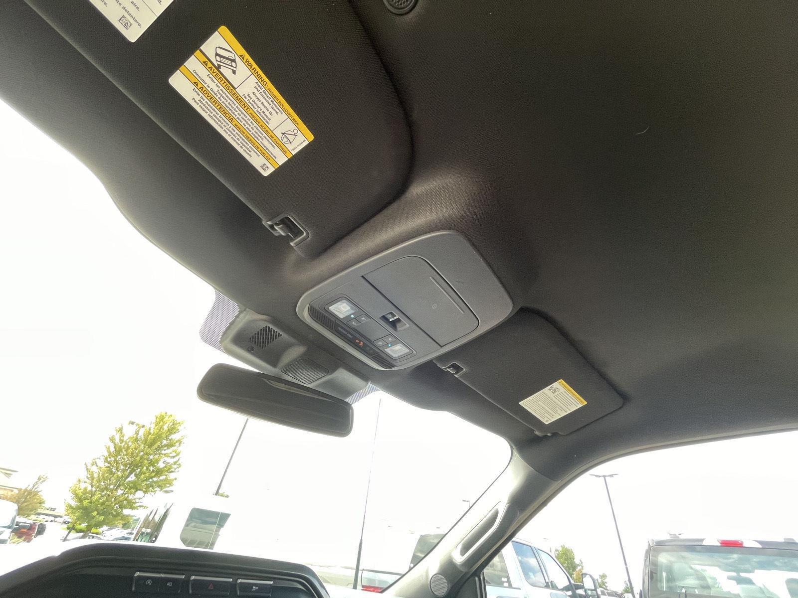 Vehicle photo 21