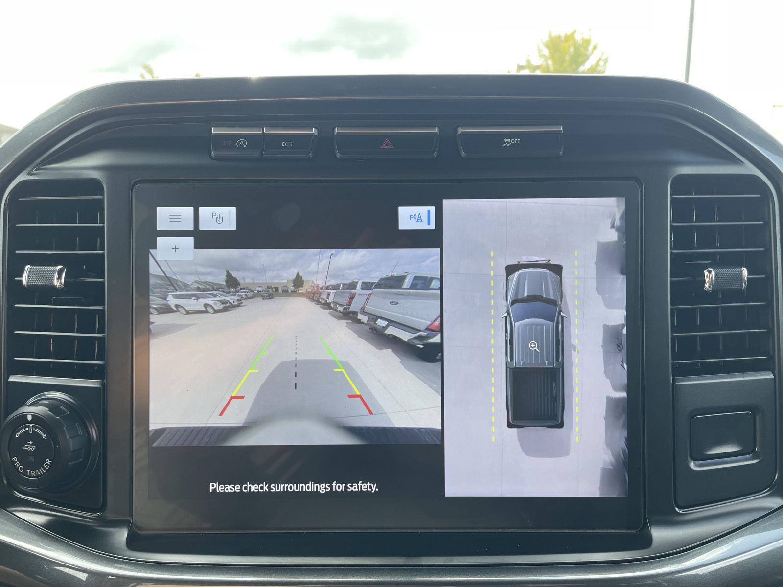 Vehicle photo 23