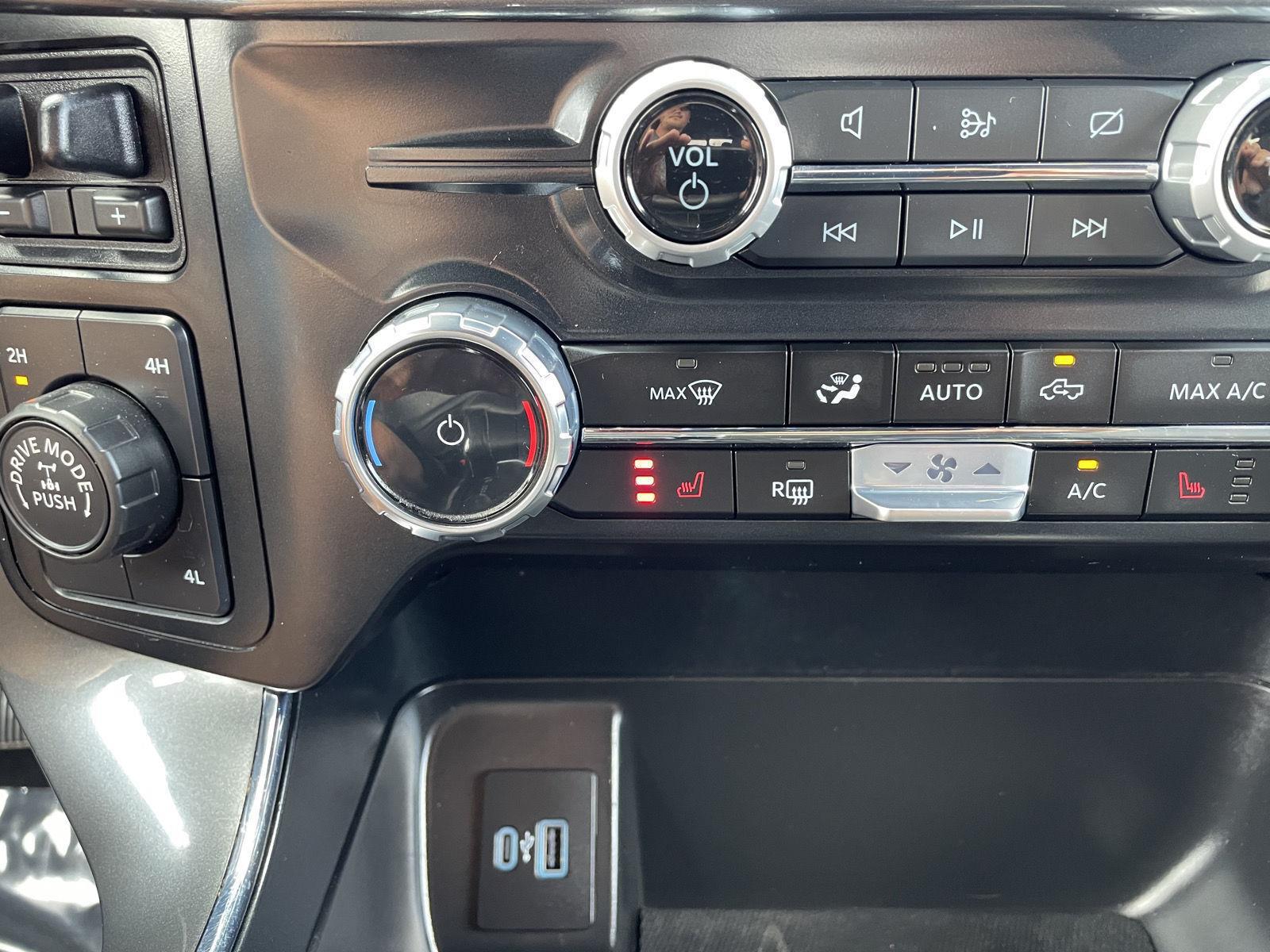 Vehicle photo 28