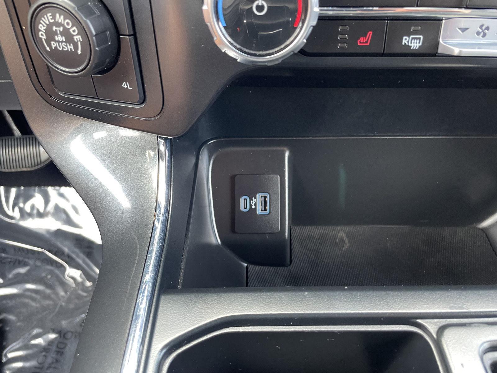 Vehicle photo 29