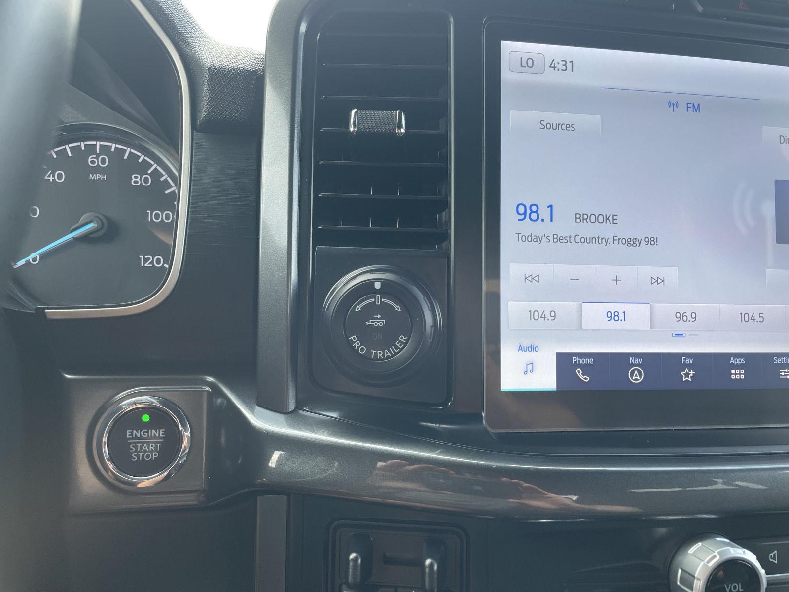 Vehicle photo 30