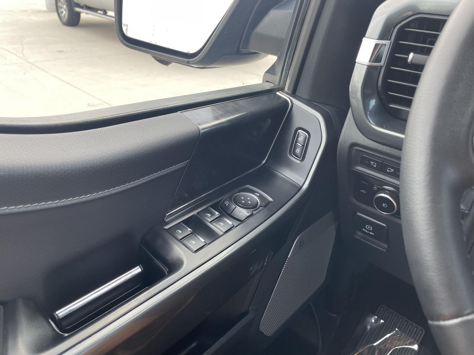 Vehicle photo 33