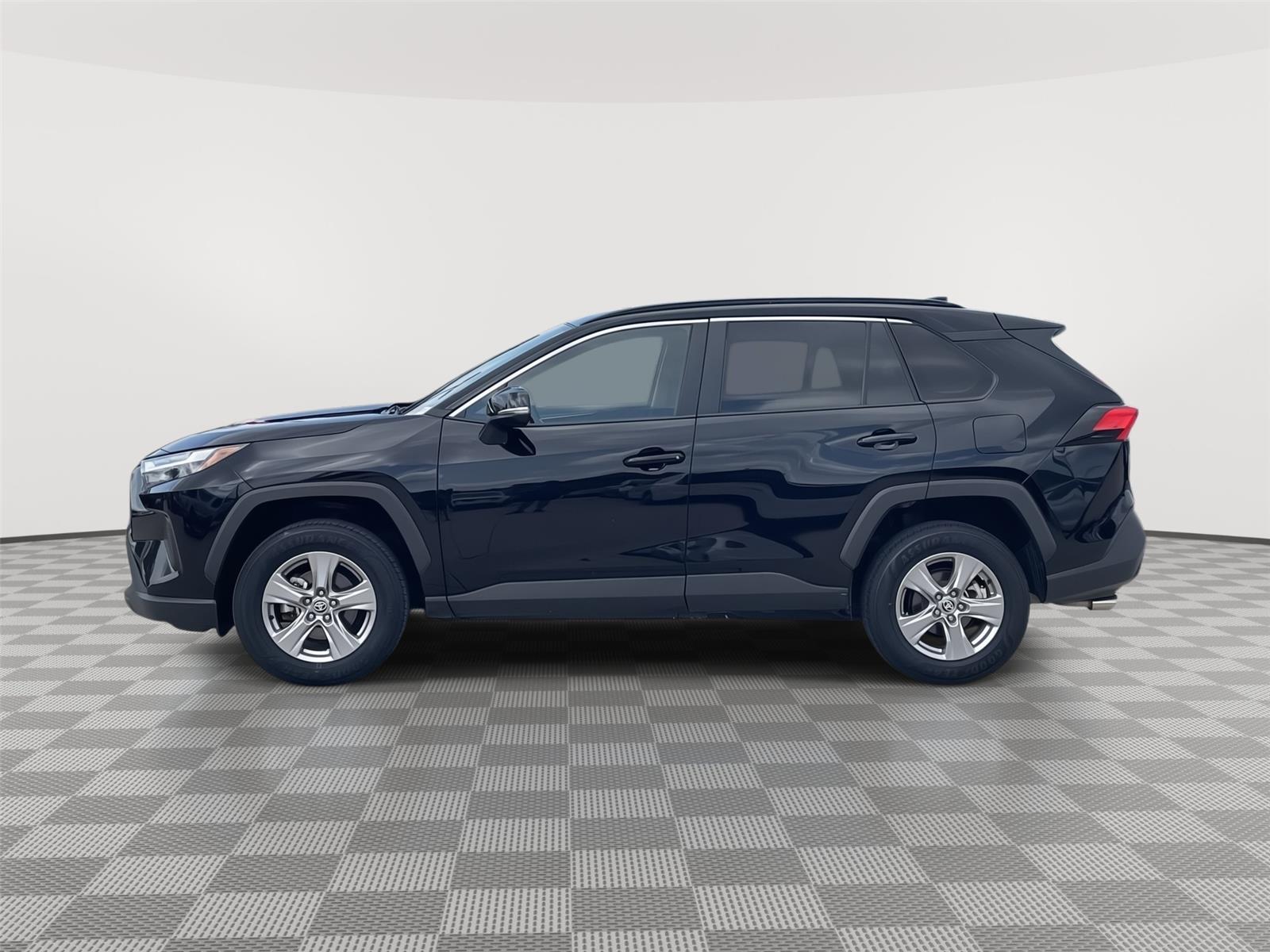 Vehicle photo 2
