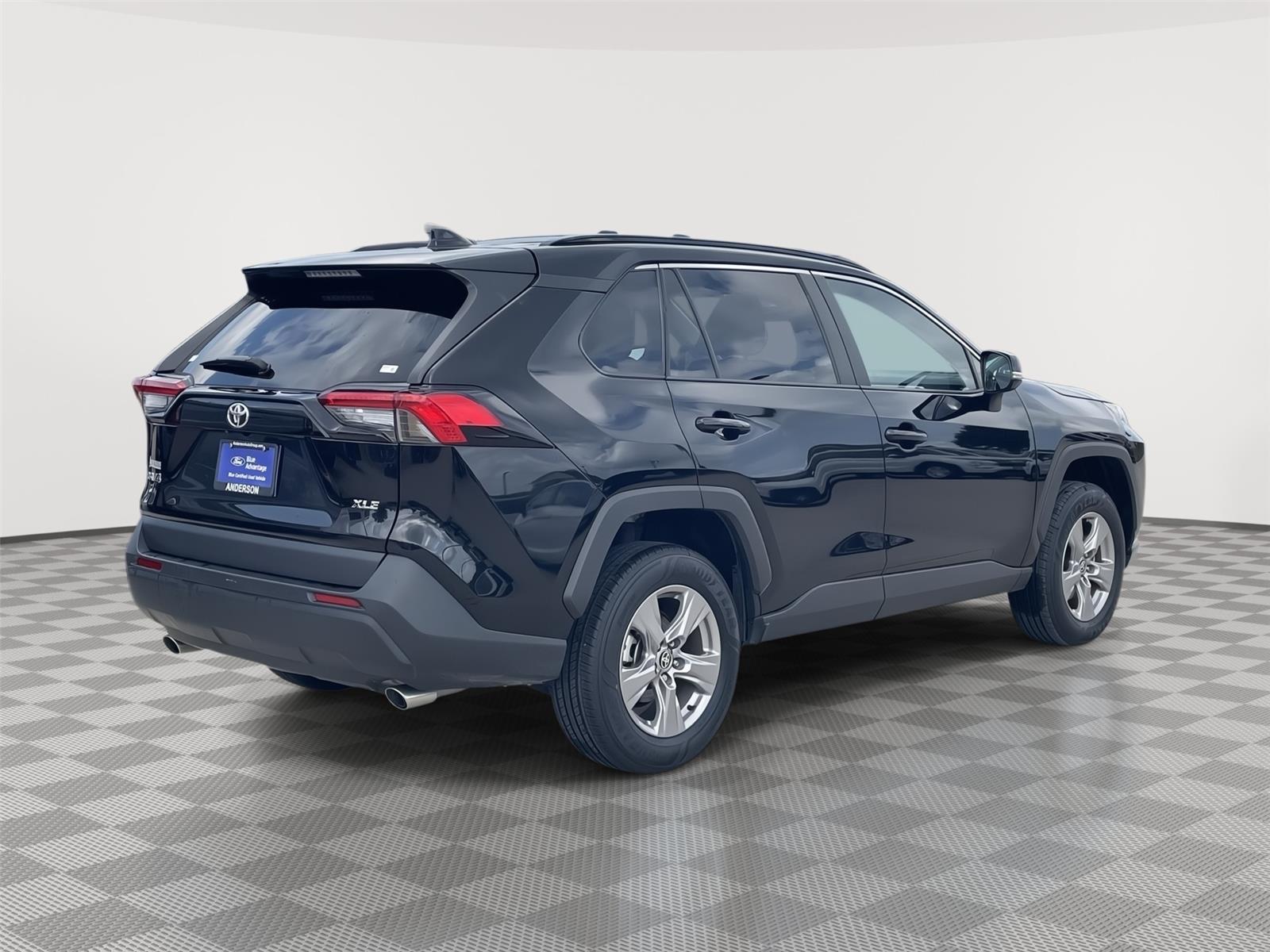 Vehicle photo 7