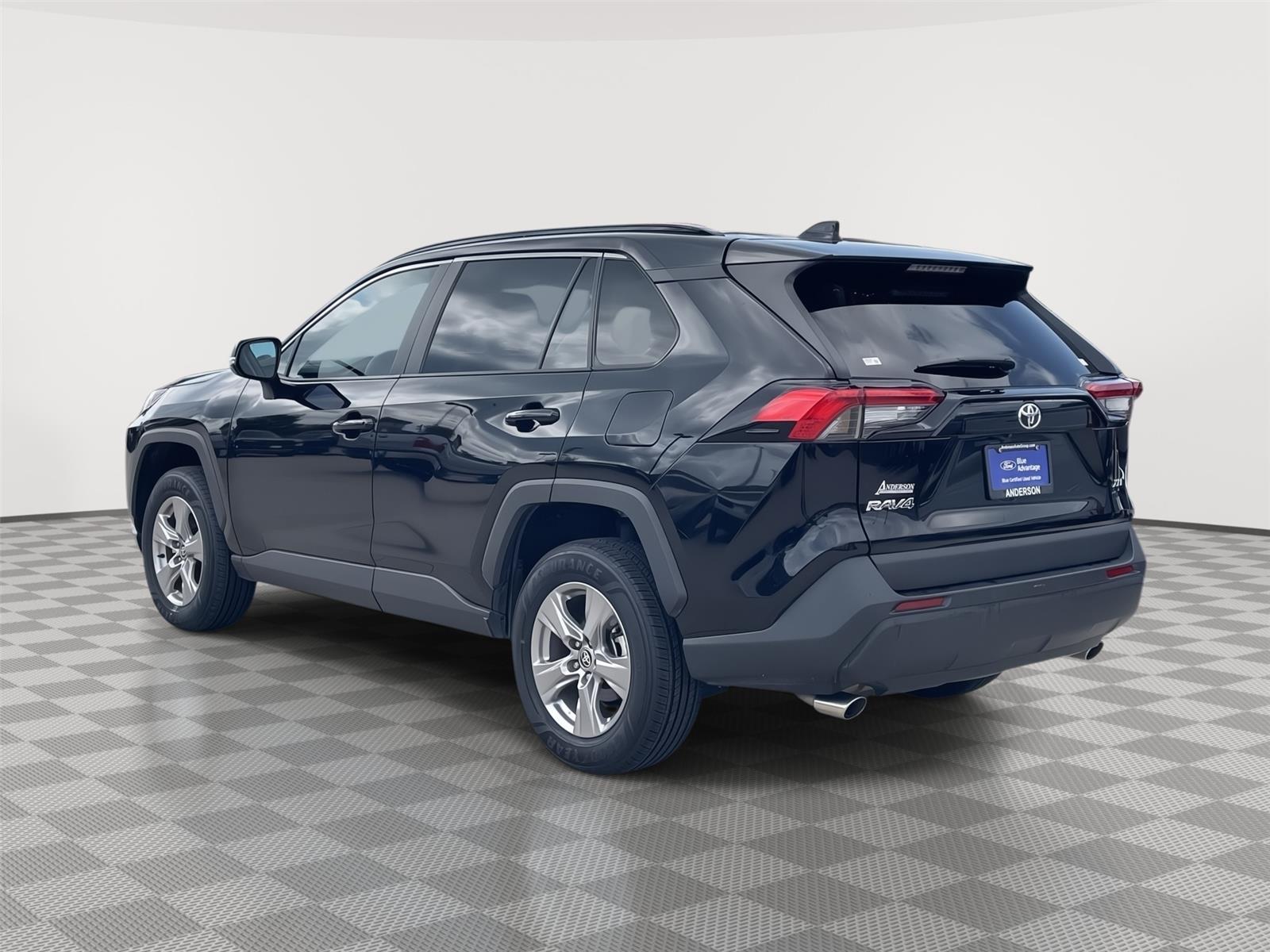 Vehicle photo 9