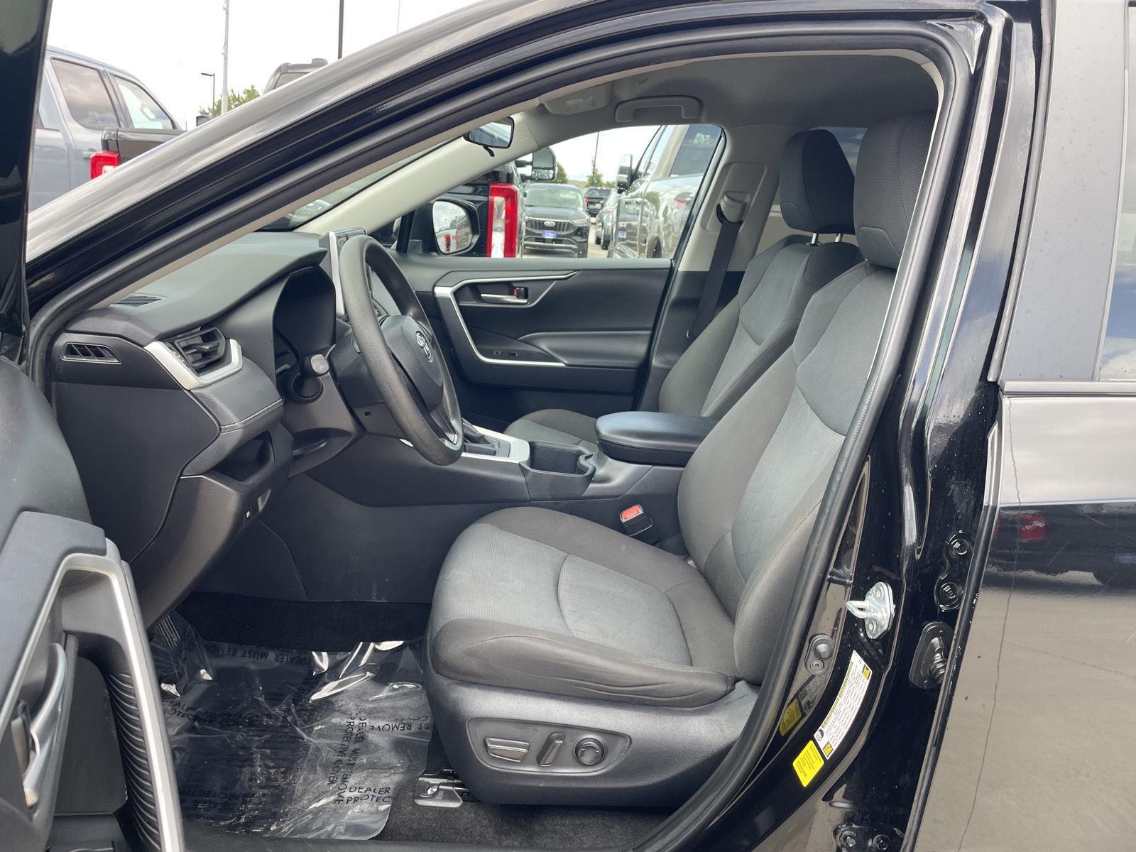 Vehicle photo 17