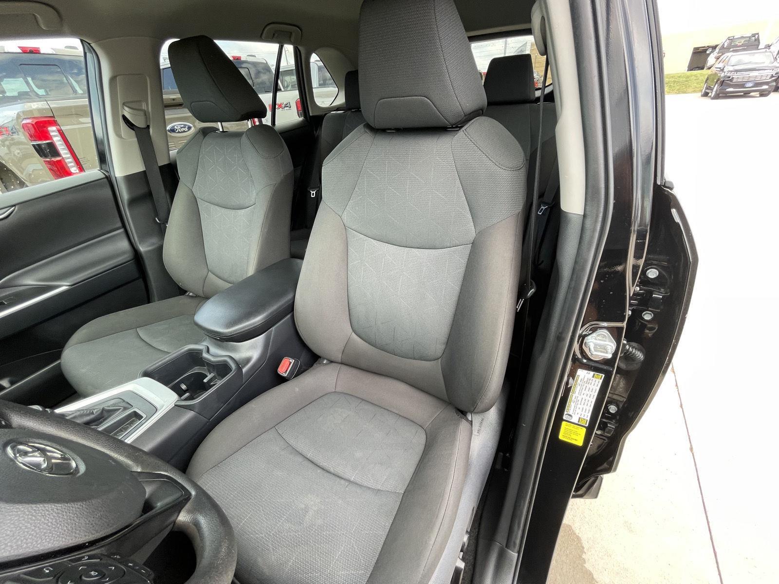 Vehicle photo 18