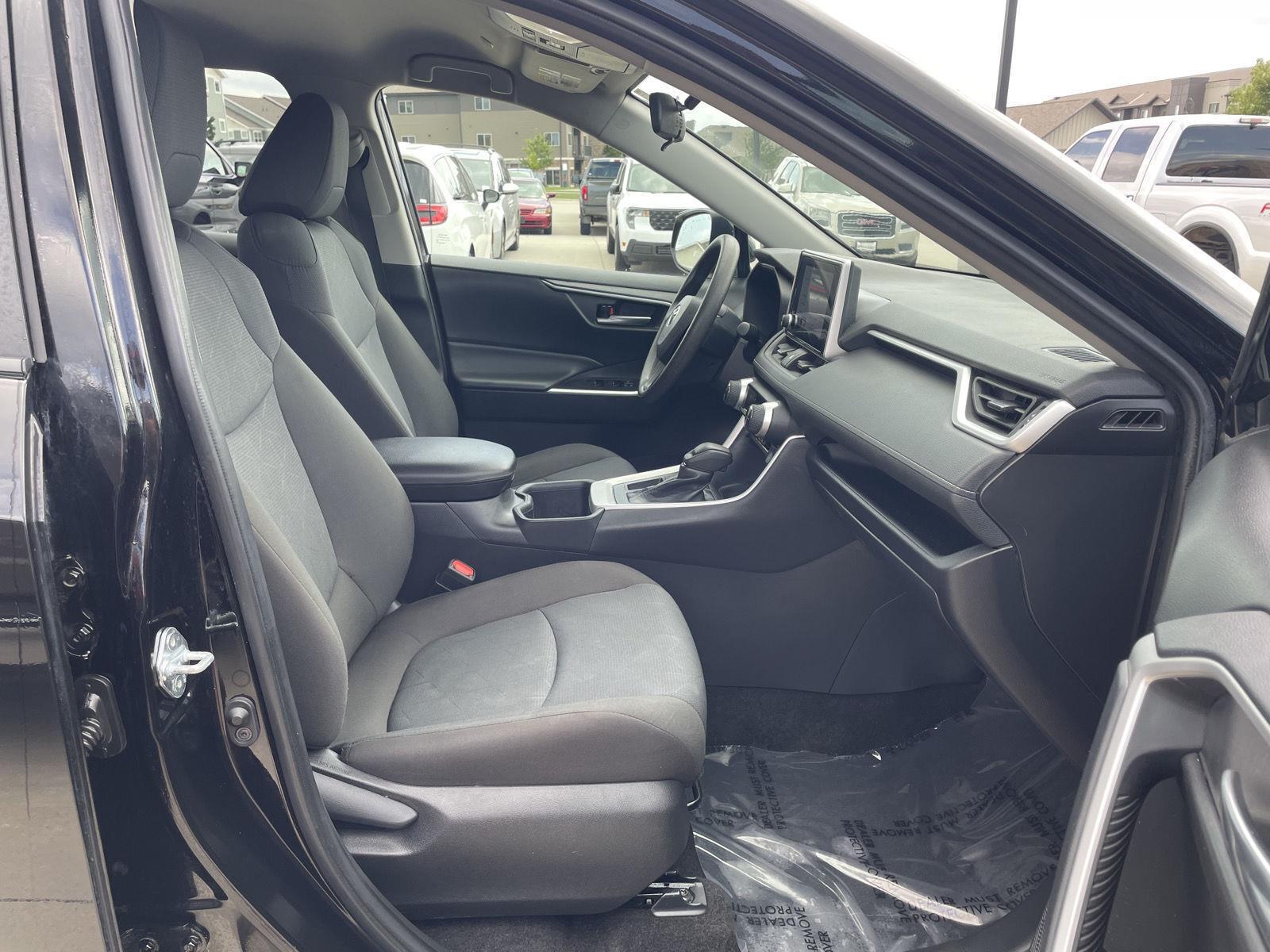 Vehicle photo 19