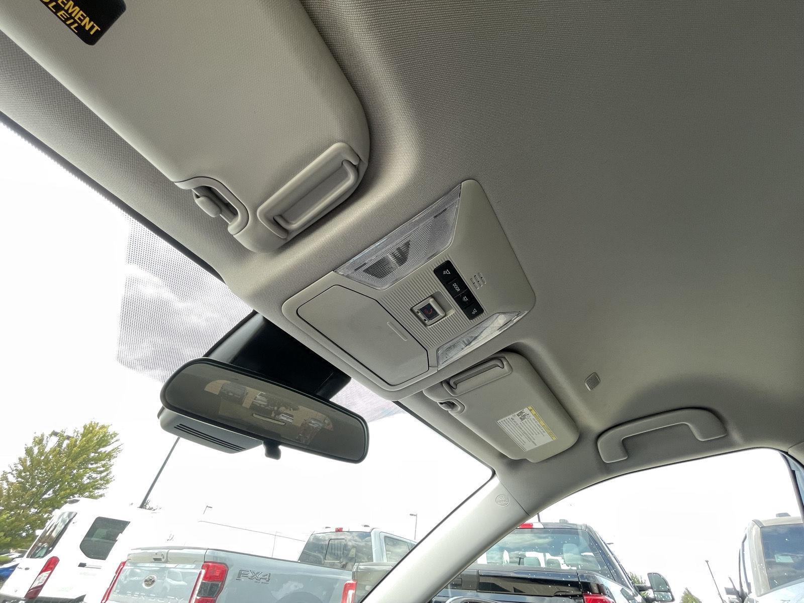 Vehicle photo 21