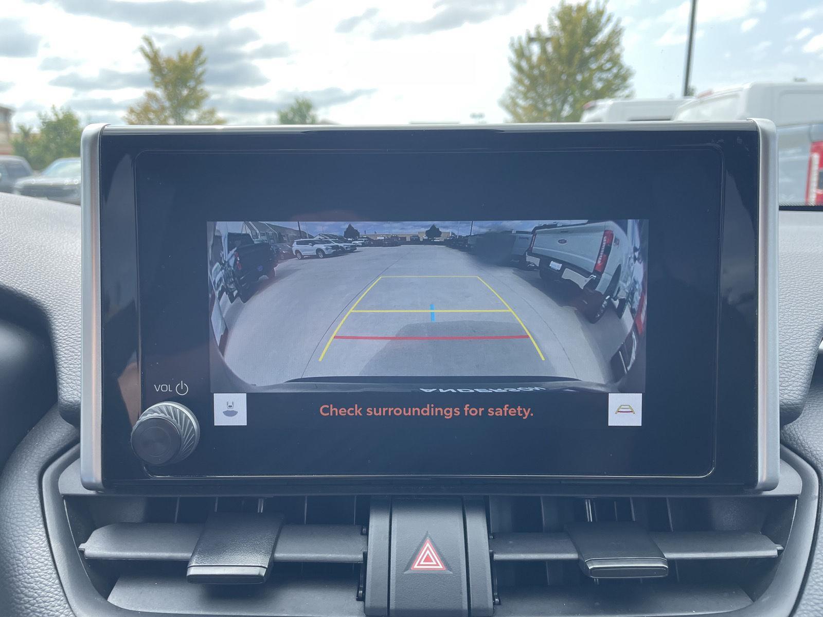 Vehicle photo 23
