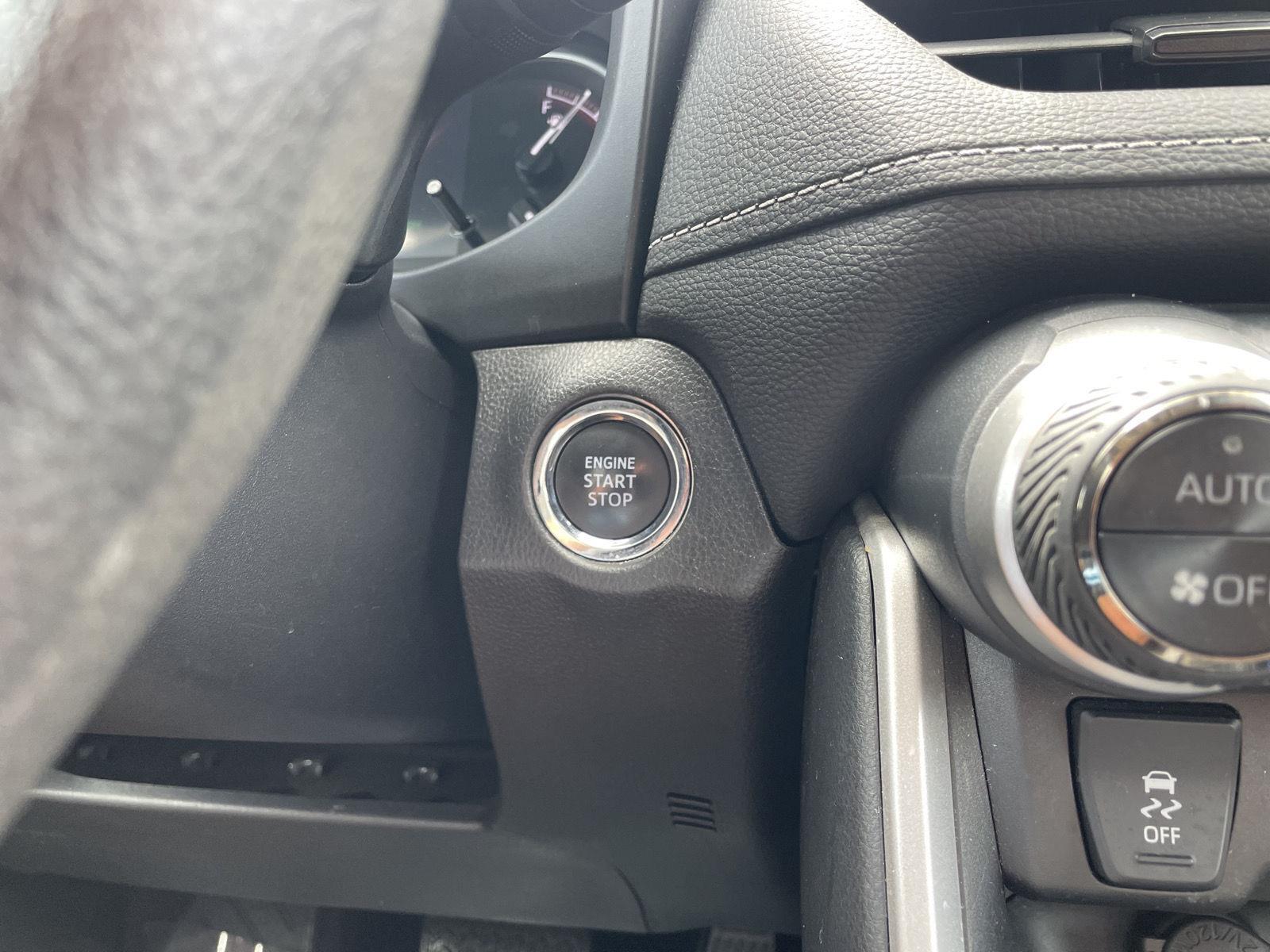 Vehicle photo 24