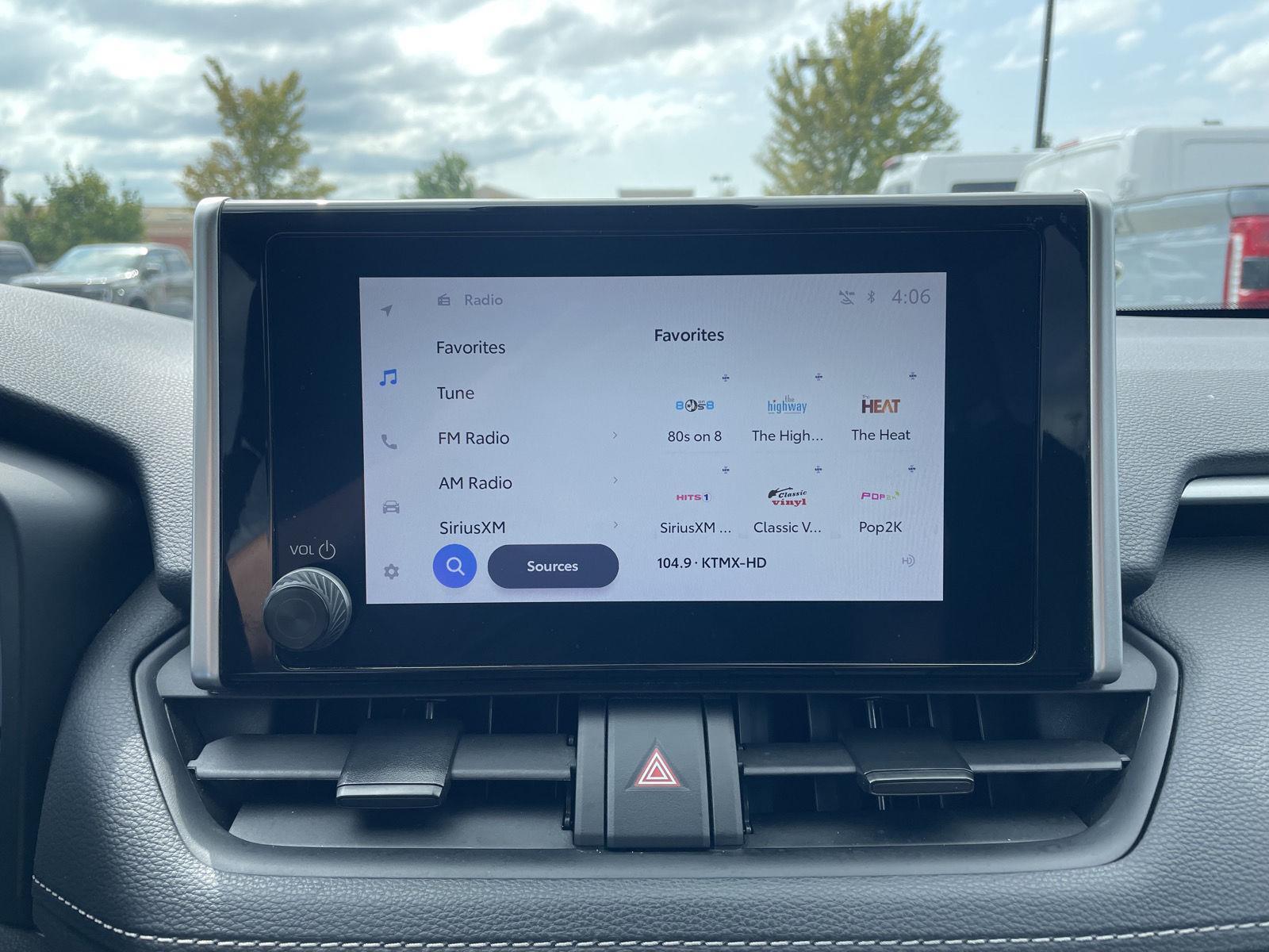 Vehicle photo 25