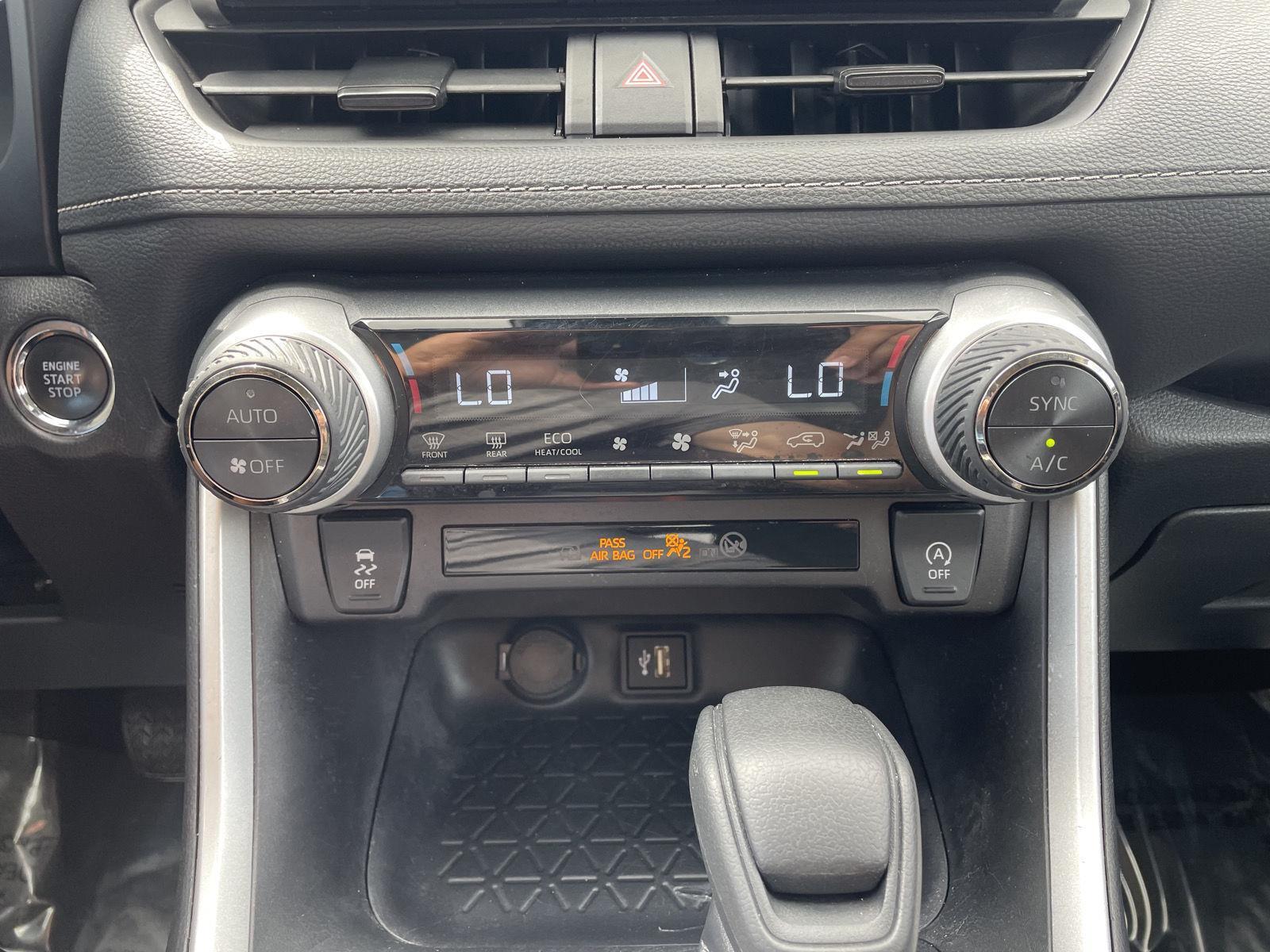 Vehicle photo 26