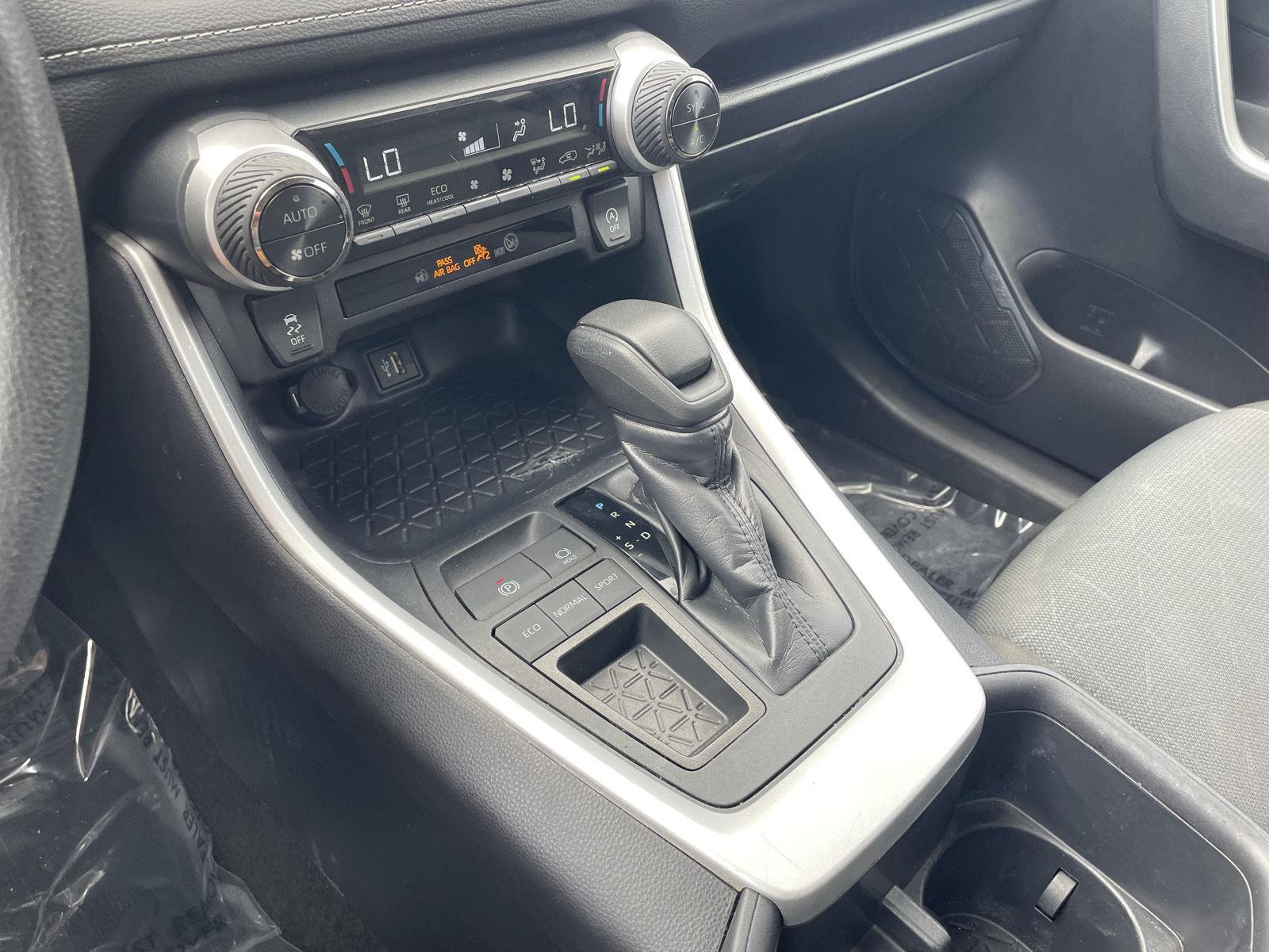 Vehicle photo 29