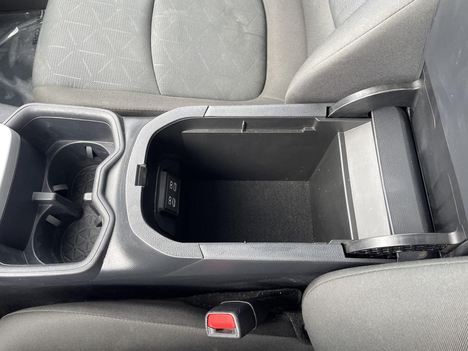 Vehicle photo 30