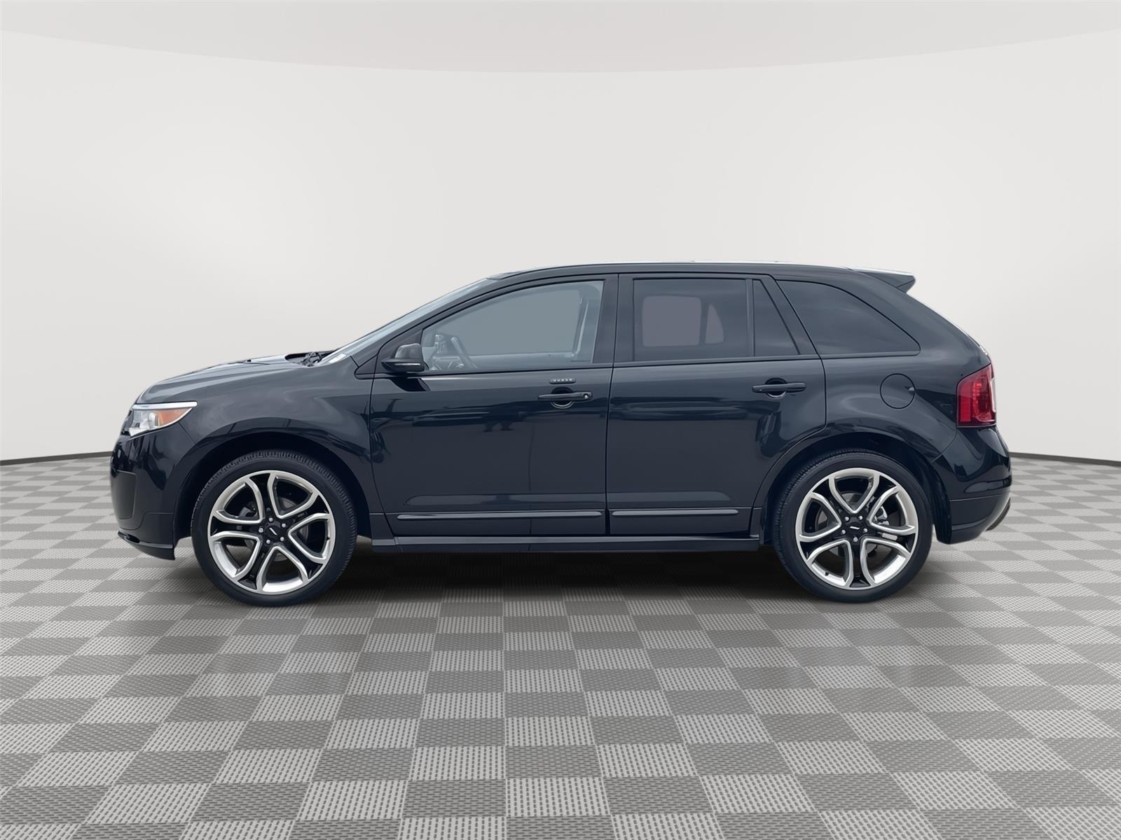 Vehicle photo 2