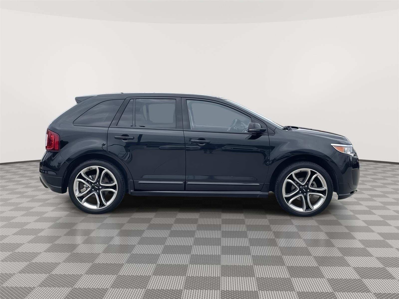 Vehicle photo 6