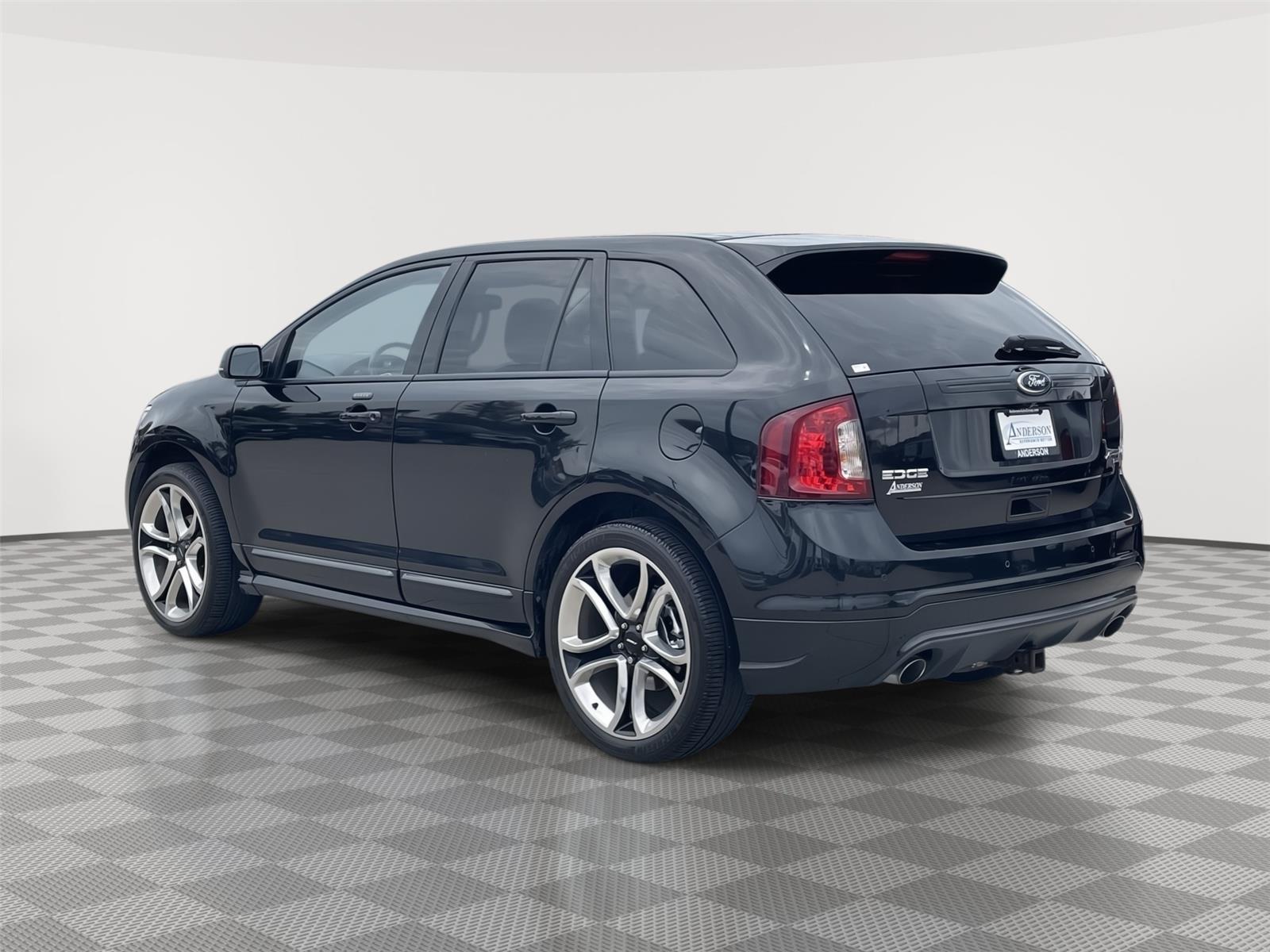 Vehicle photo 9