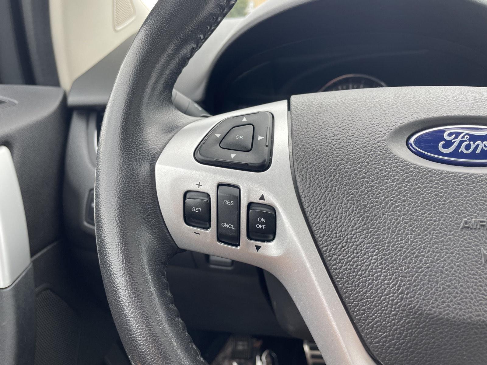 Vehicle photo 12
