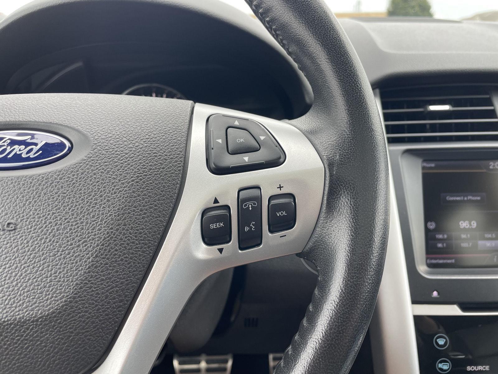 Vehicle photo 13