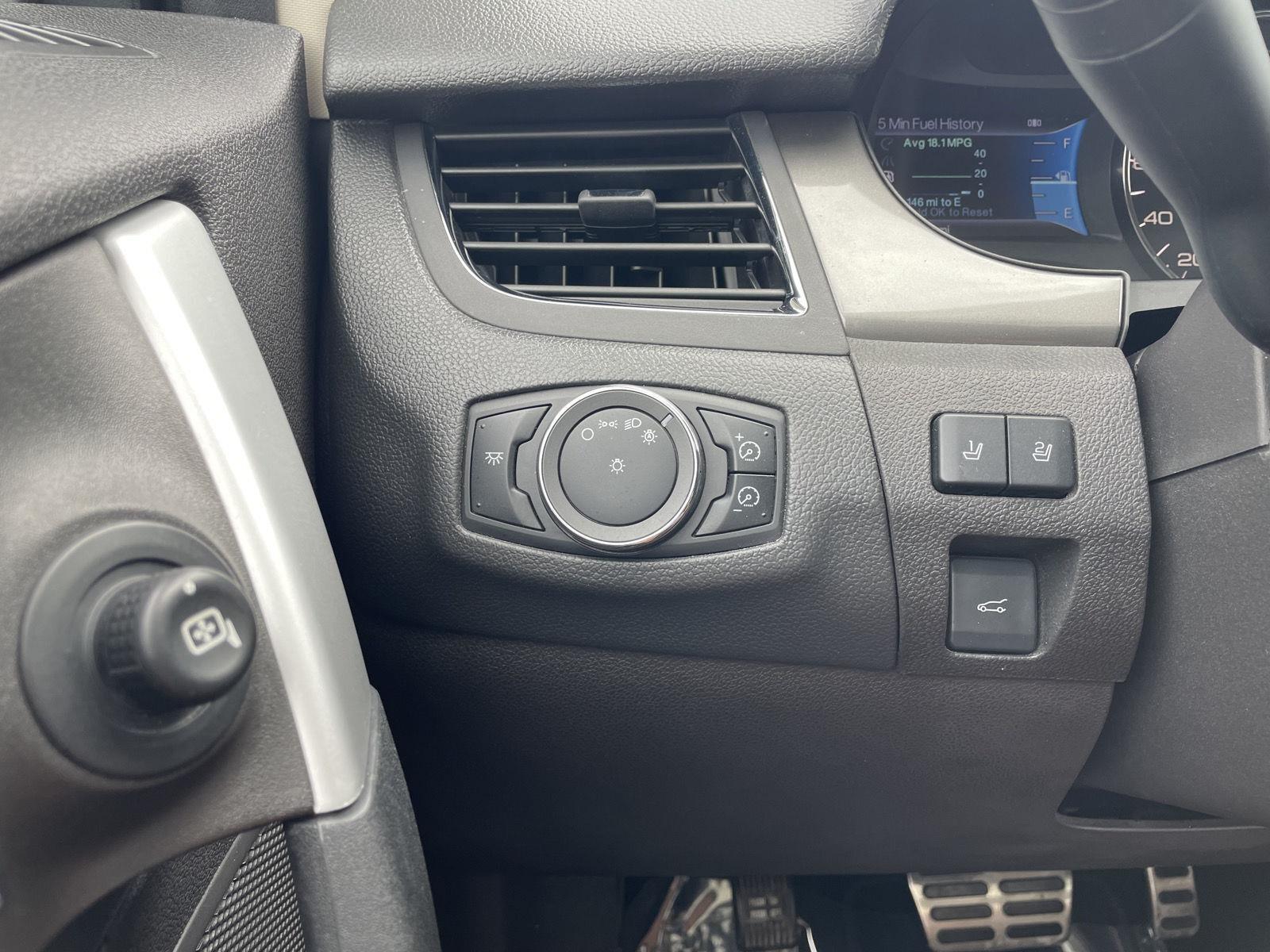 Vehicle photo 15