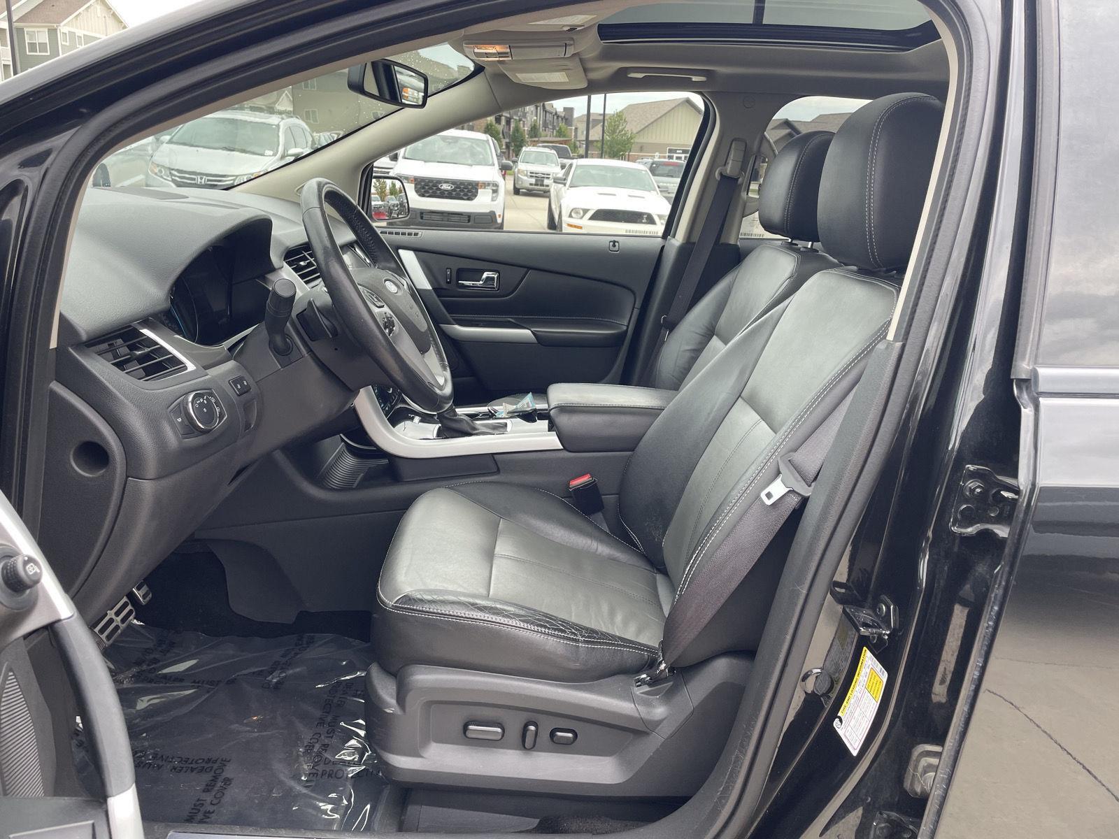 Vehicle photo 16