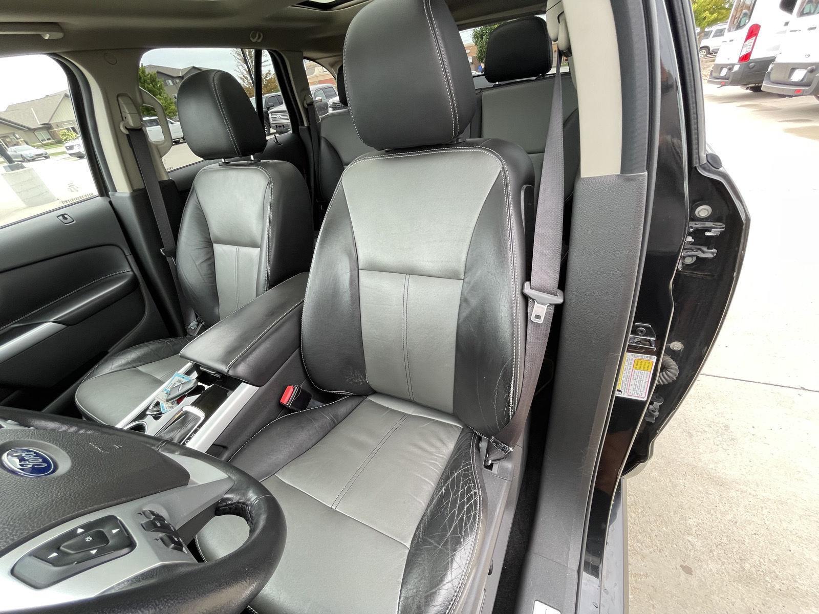 Vehicle photo 17