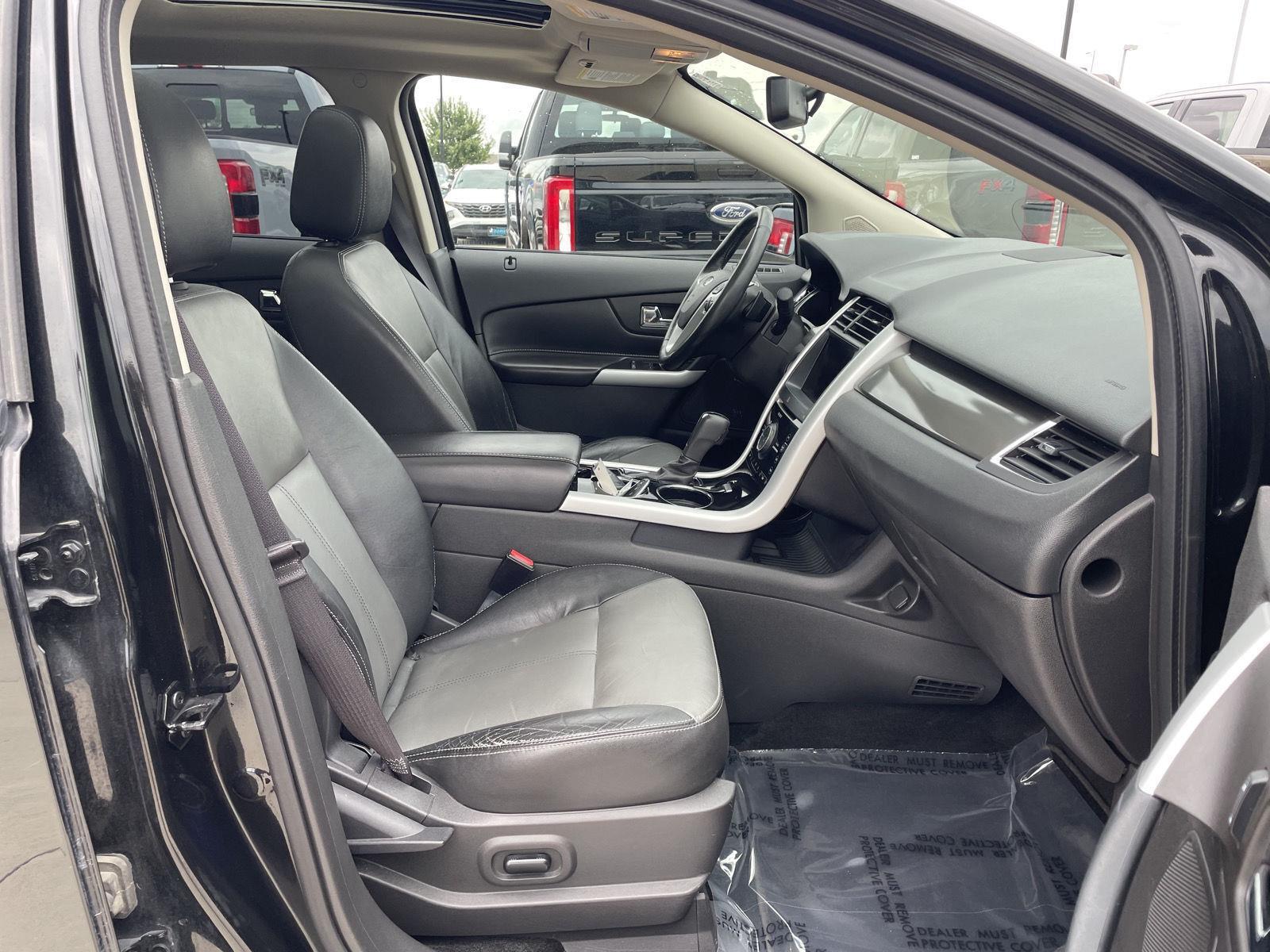 Vehicle photo 18