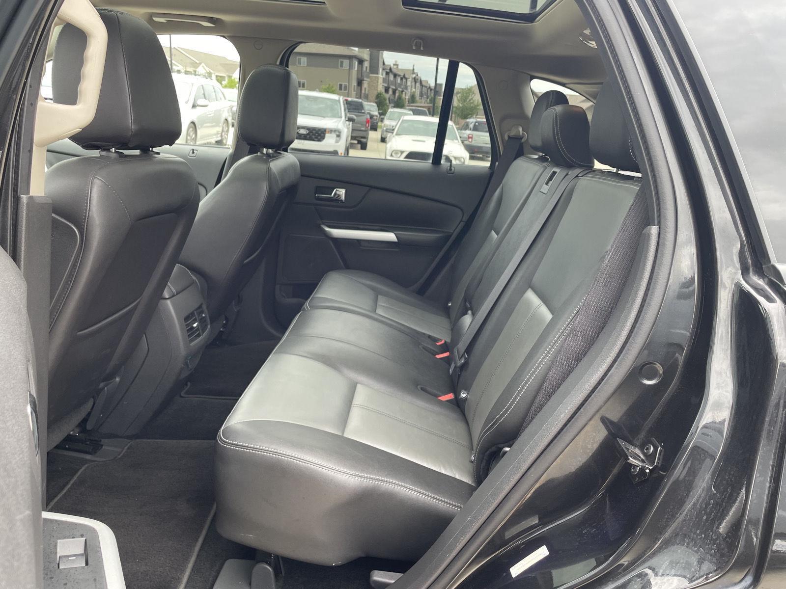 Vehicle photo 19