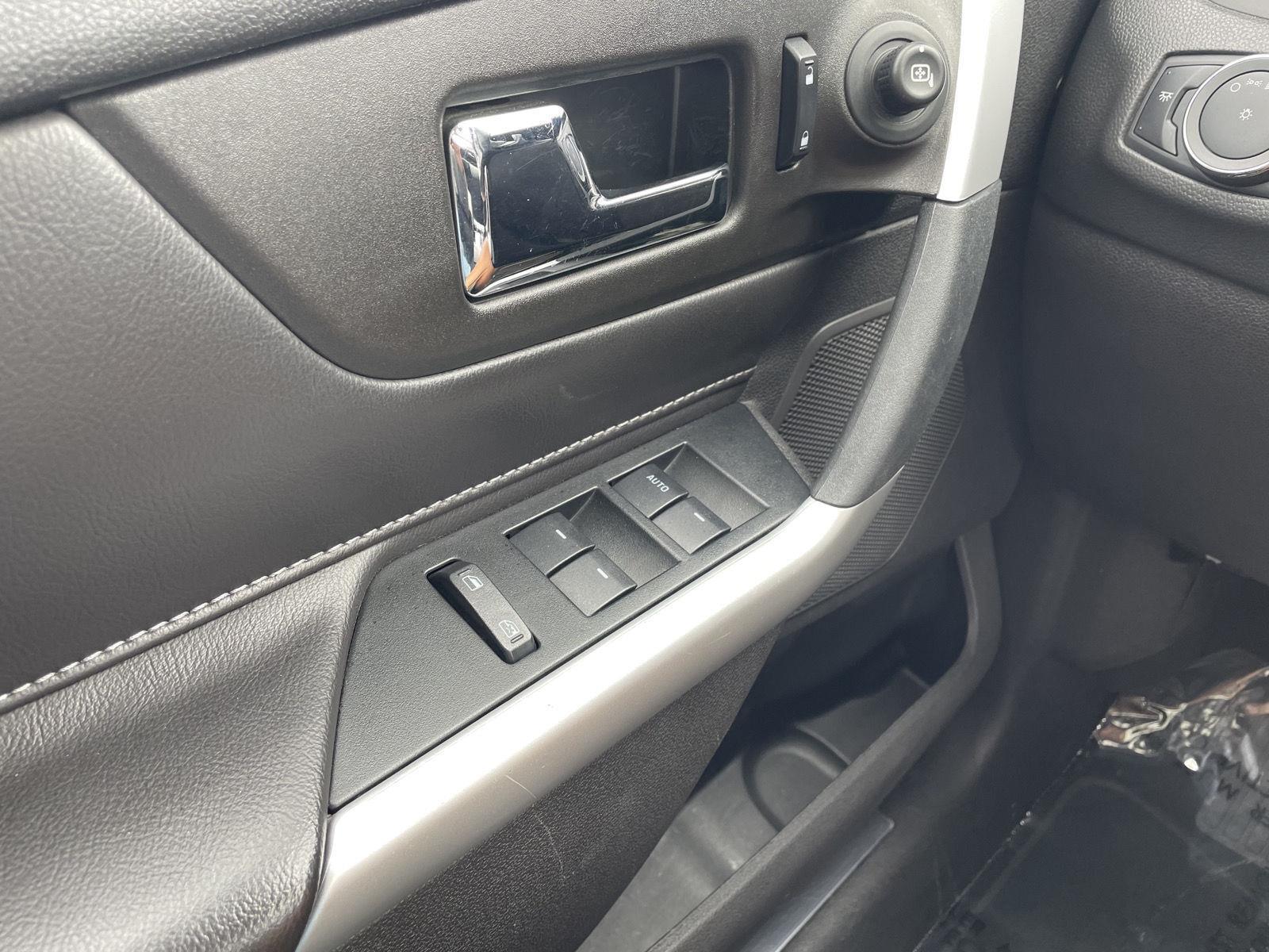 Vehicle photo 28