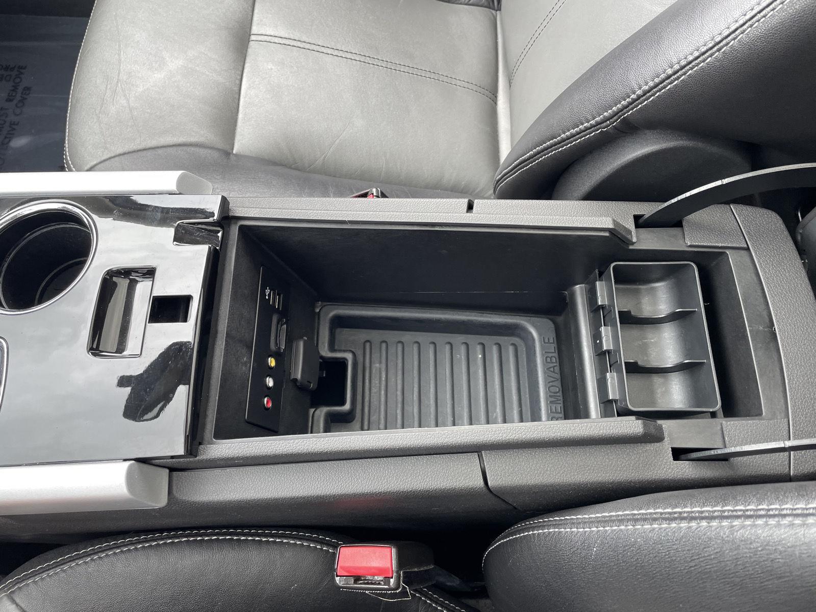 Vehicle photo 30