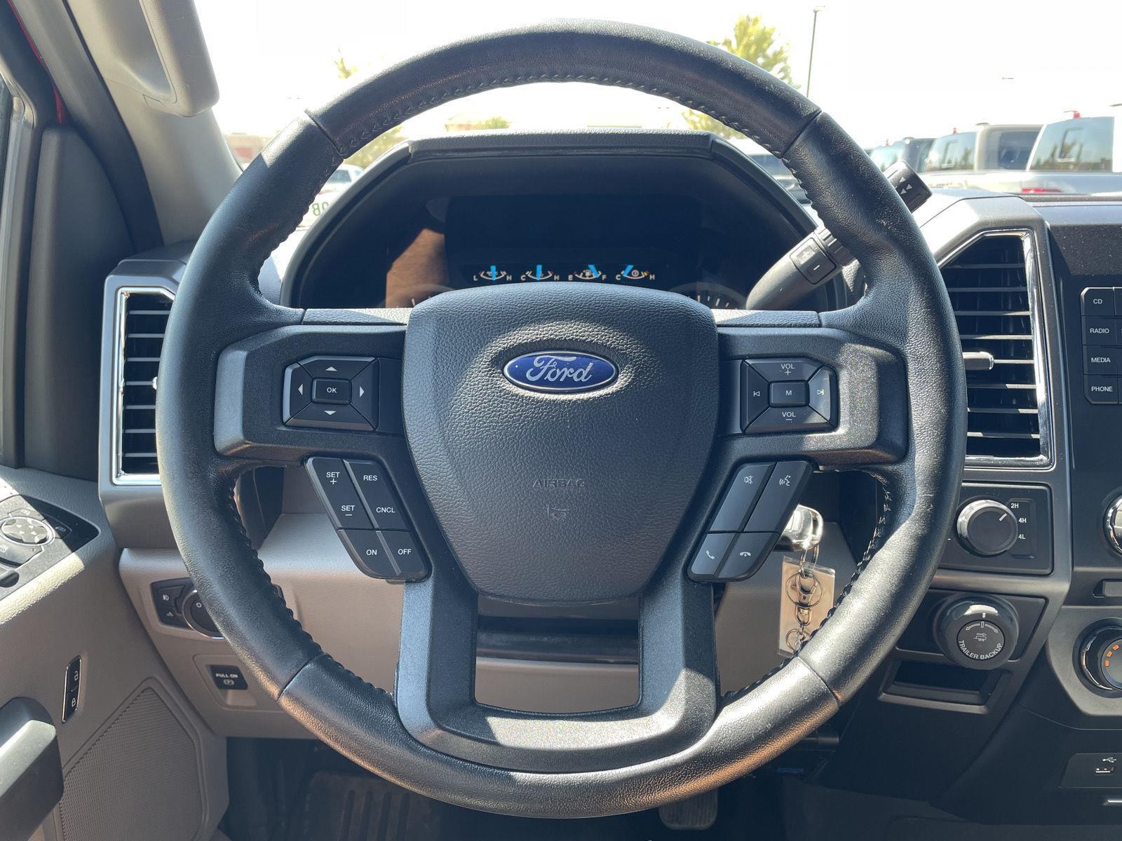 Vehicle photo 12