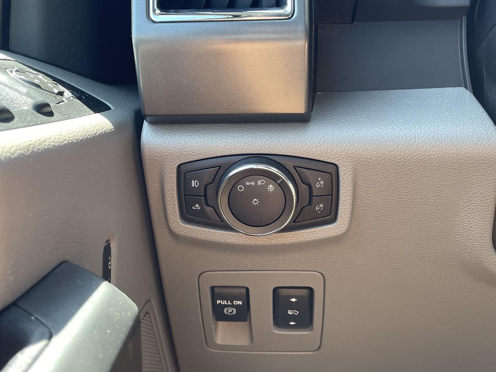 Vehicle photo 16