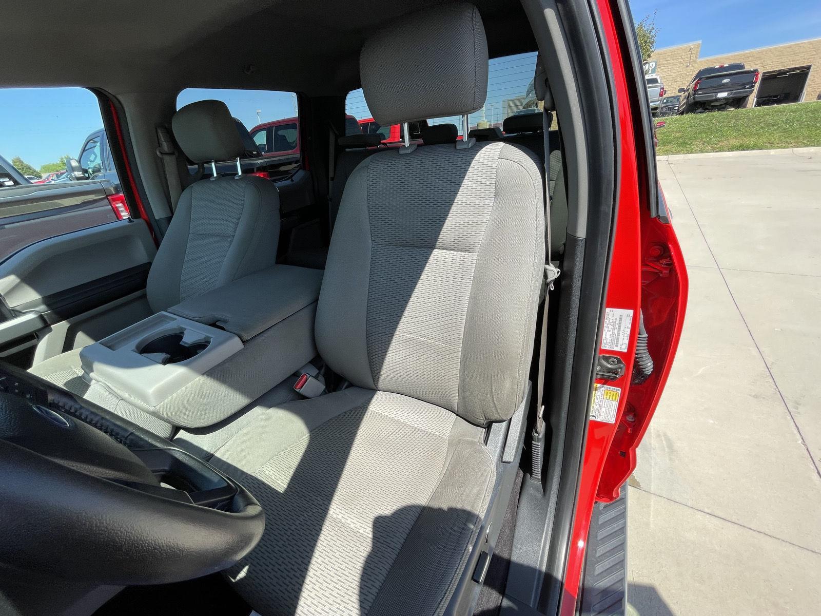 Vehicle photo 18