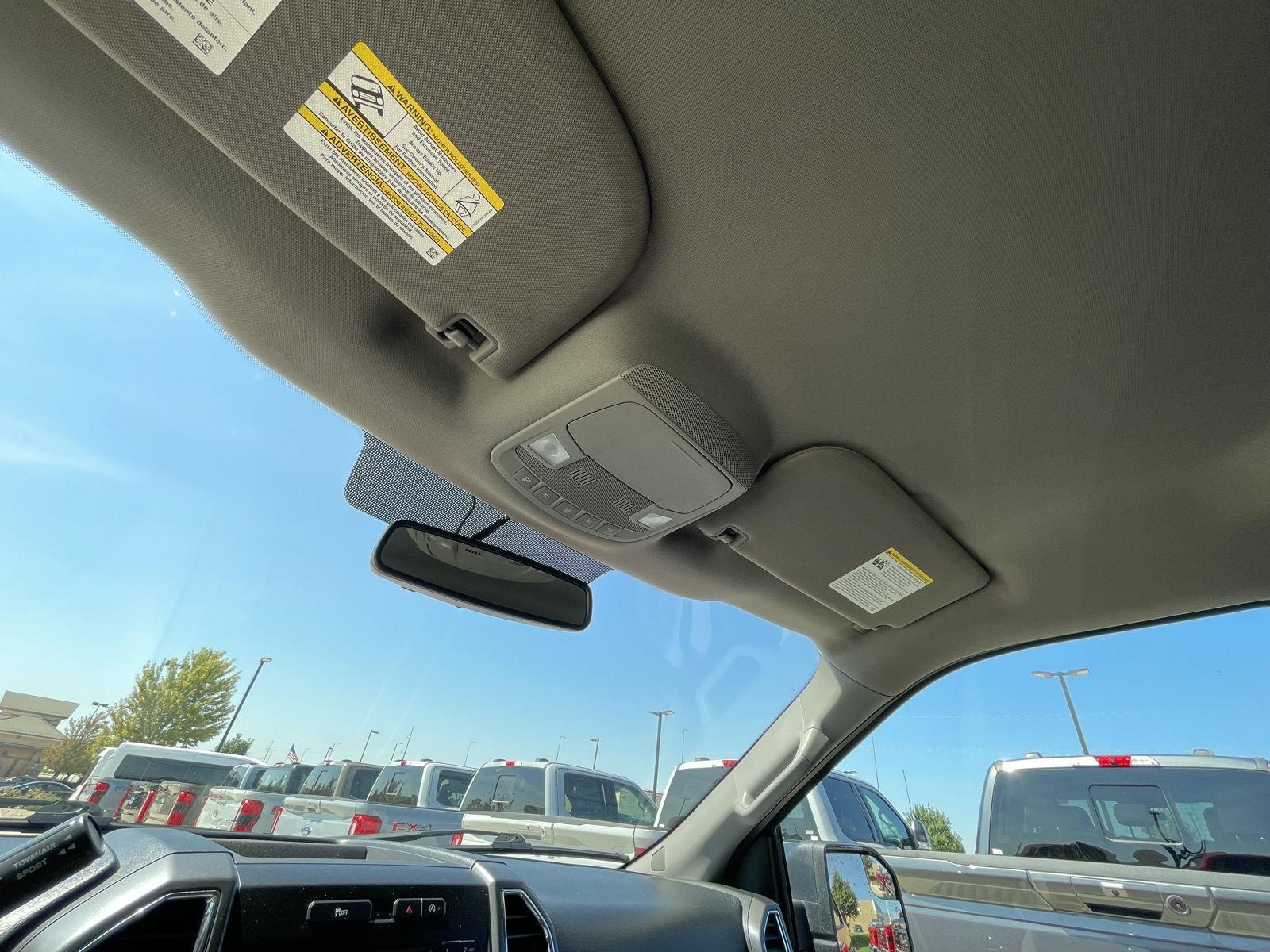 Vehicle photo 21