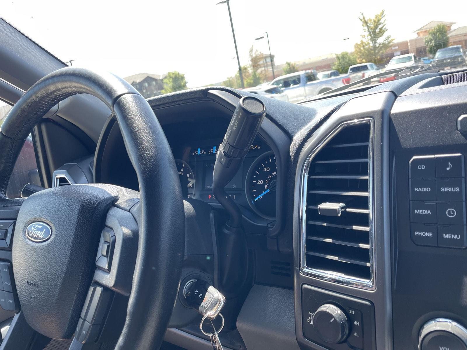 Vehicle photo 29