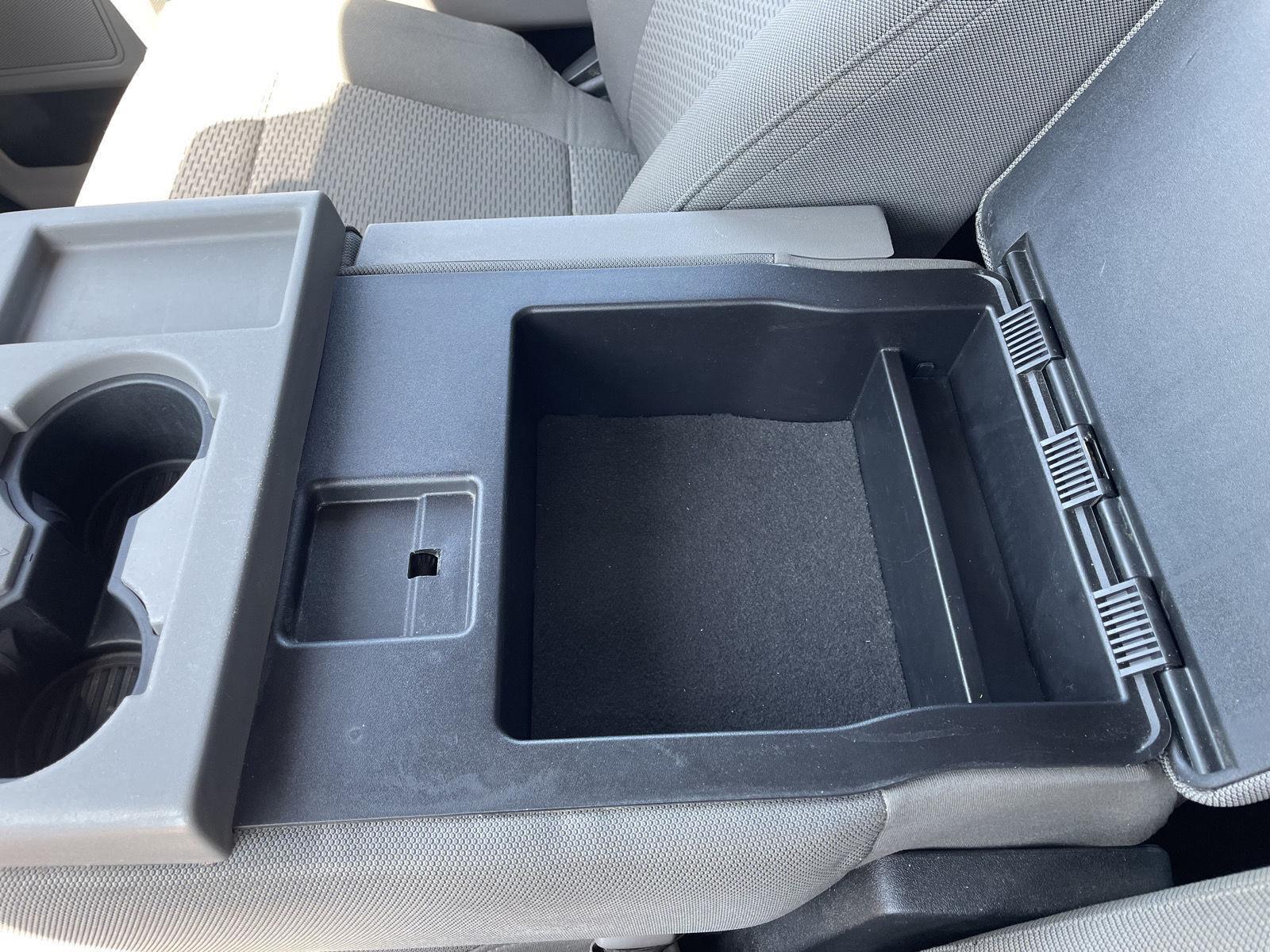 Vehicle photo 30