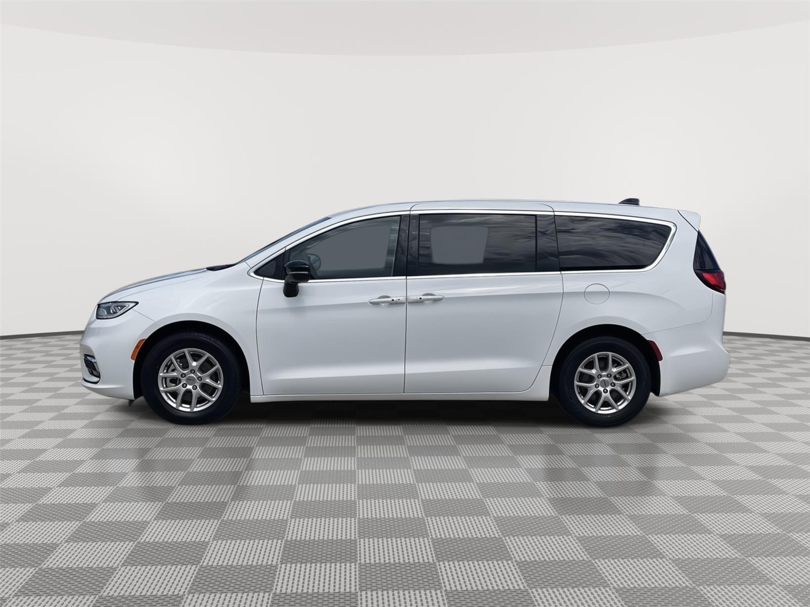 Vehicle photo 2