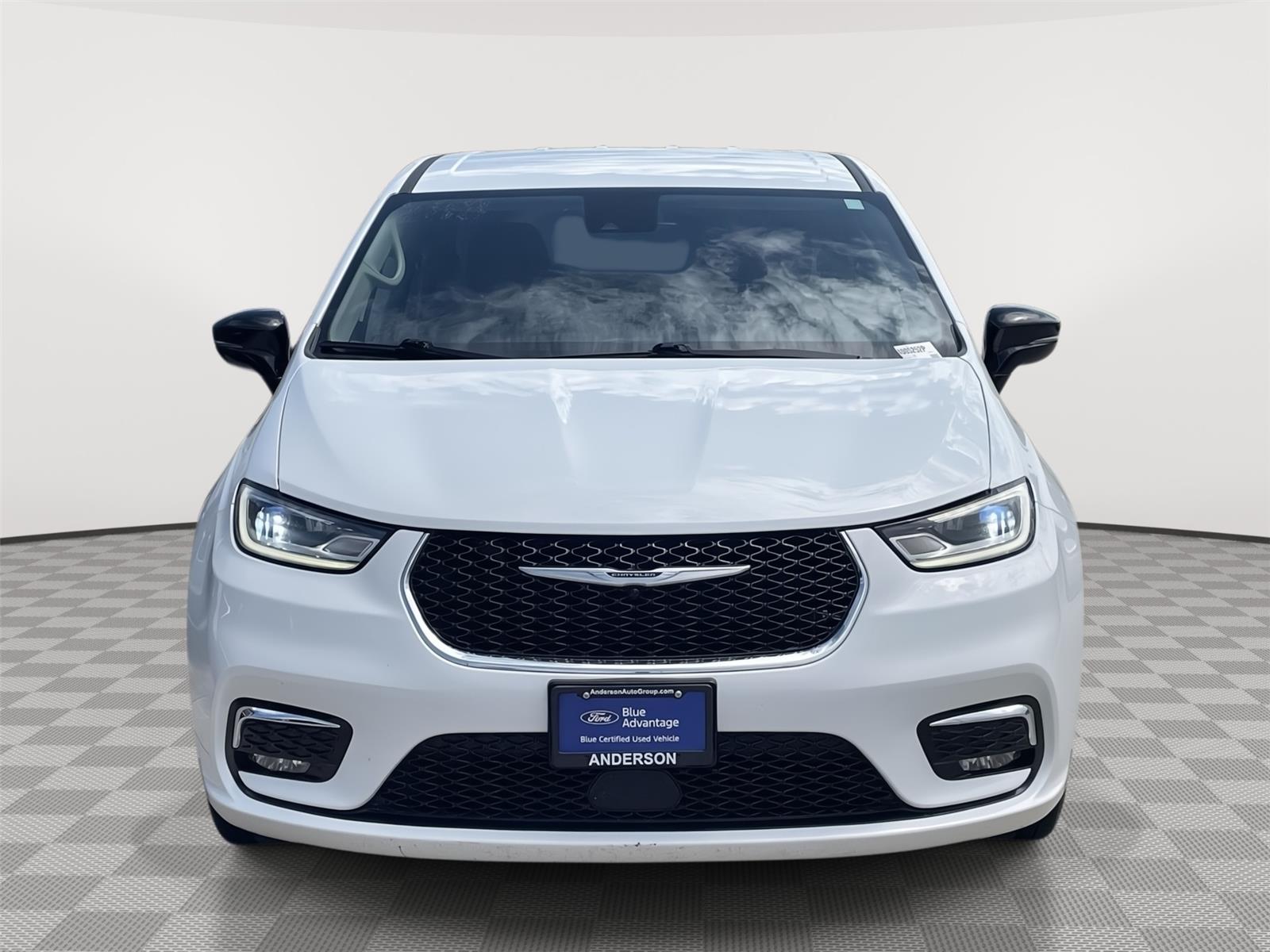Vehicle photo 4