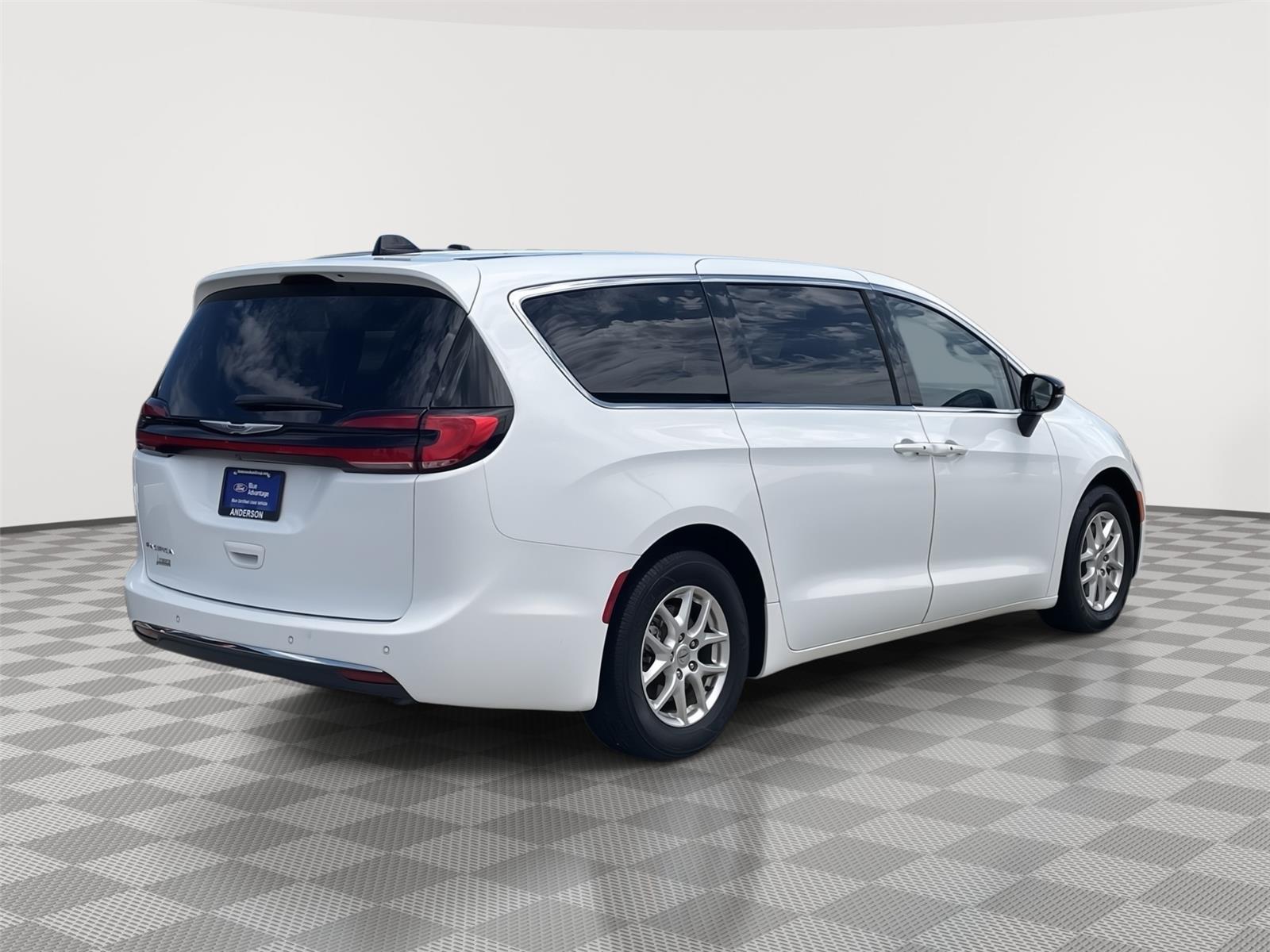 Vehicle photo 7