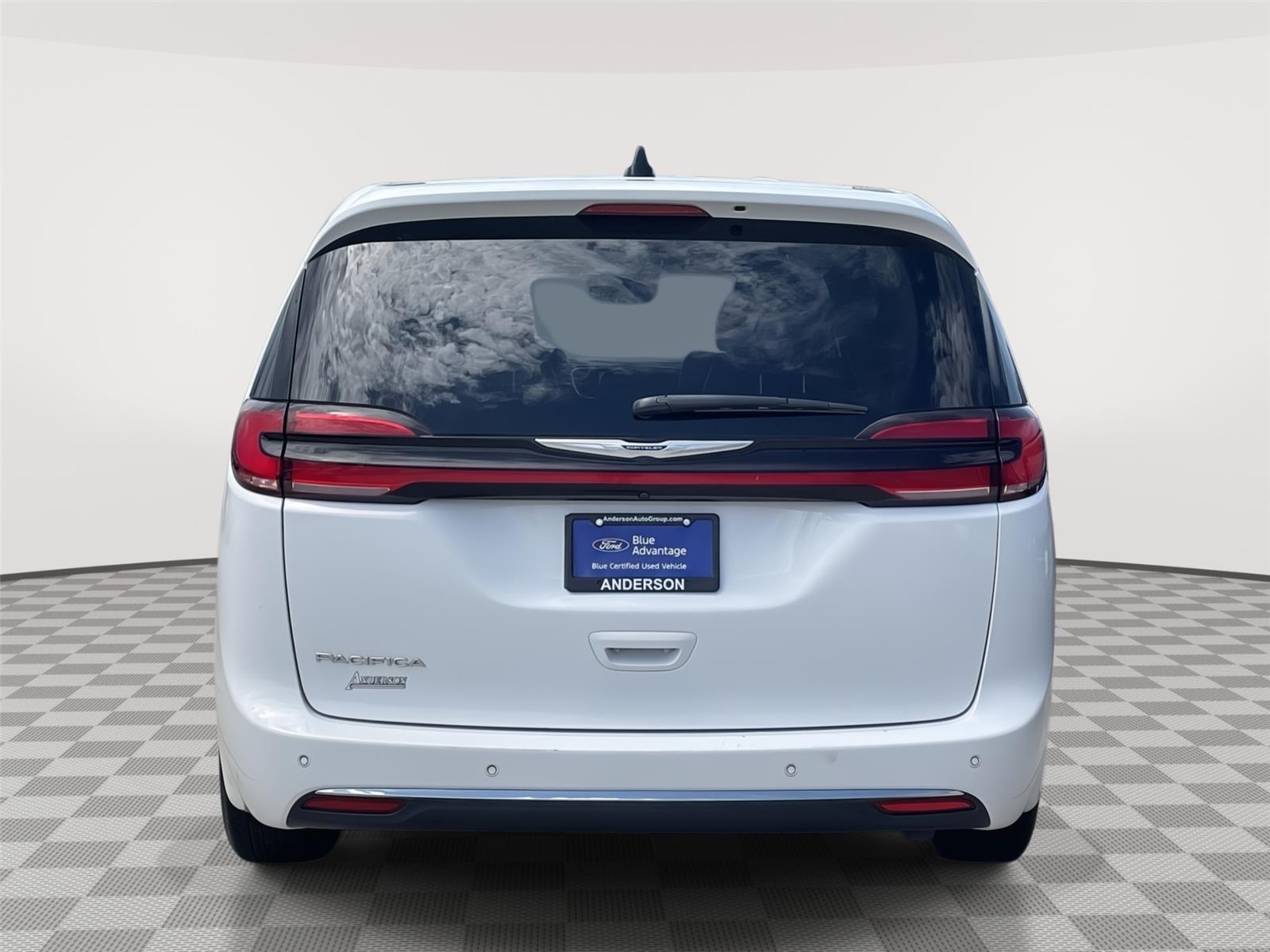 Vehicle photo 8