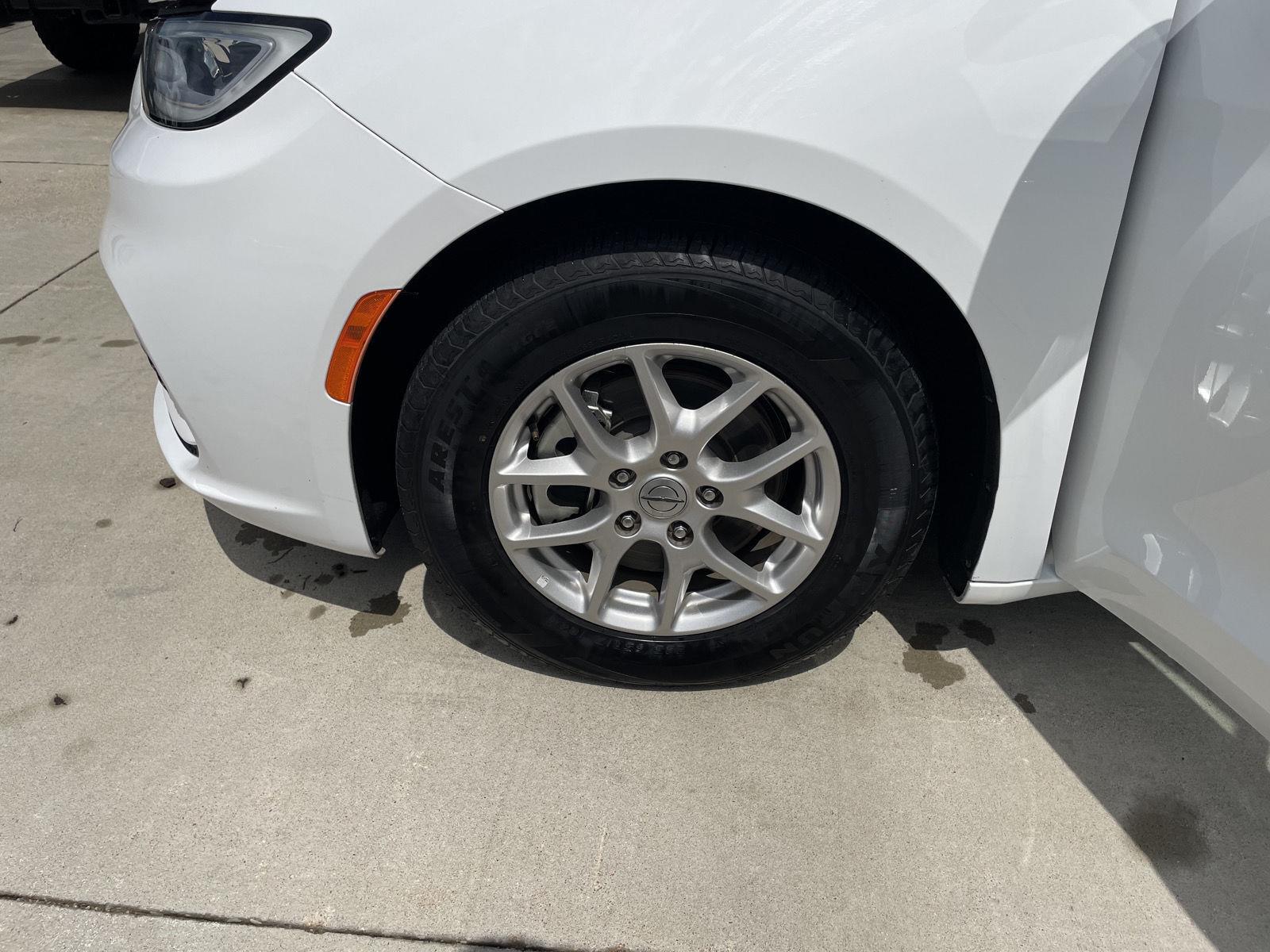 Vehicle photo 10