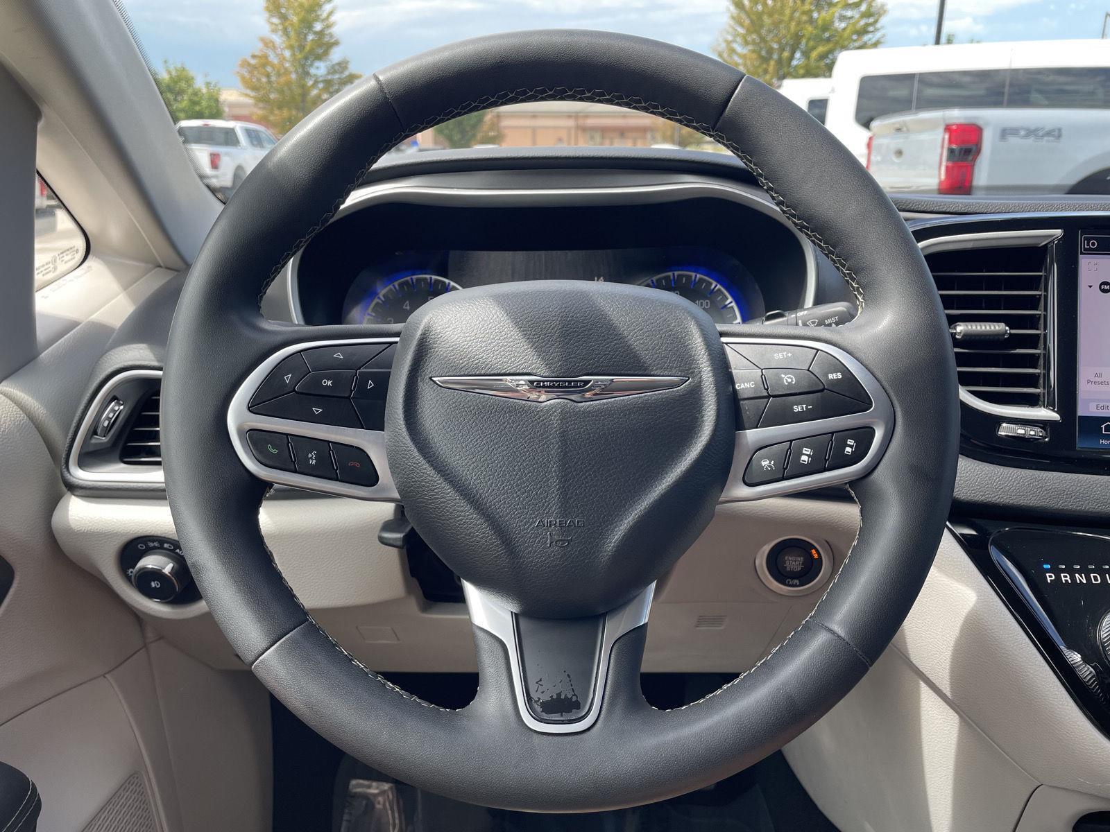 Vehicle photo 12