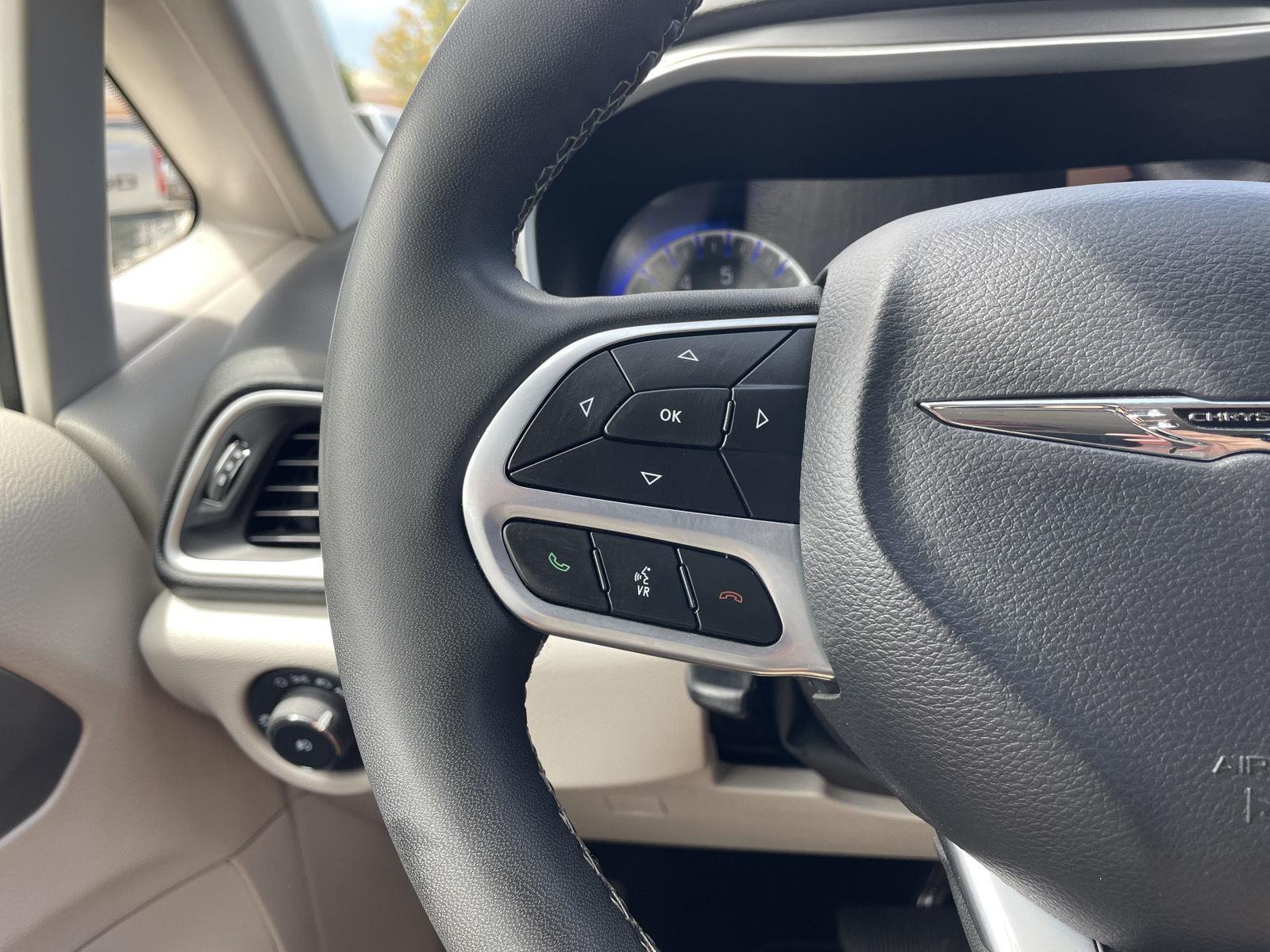 Vehicle photo 13